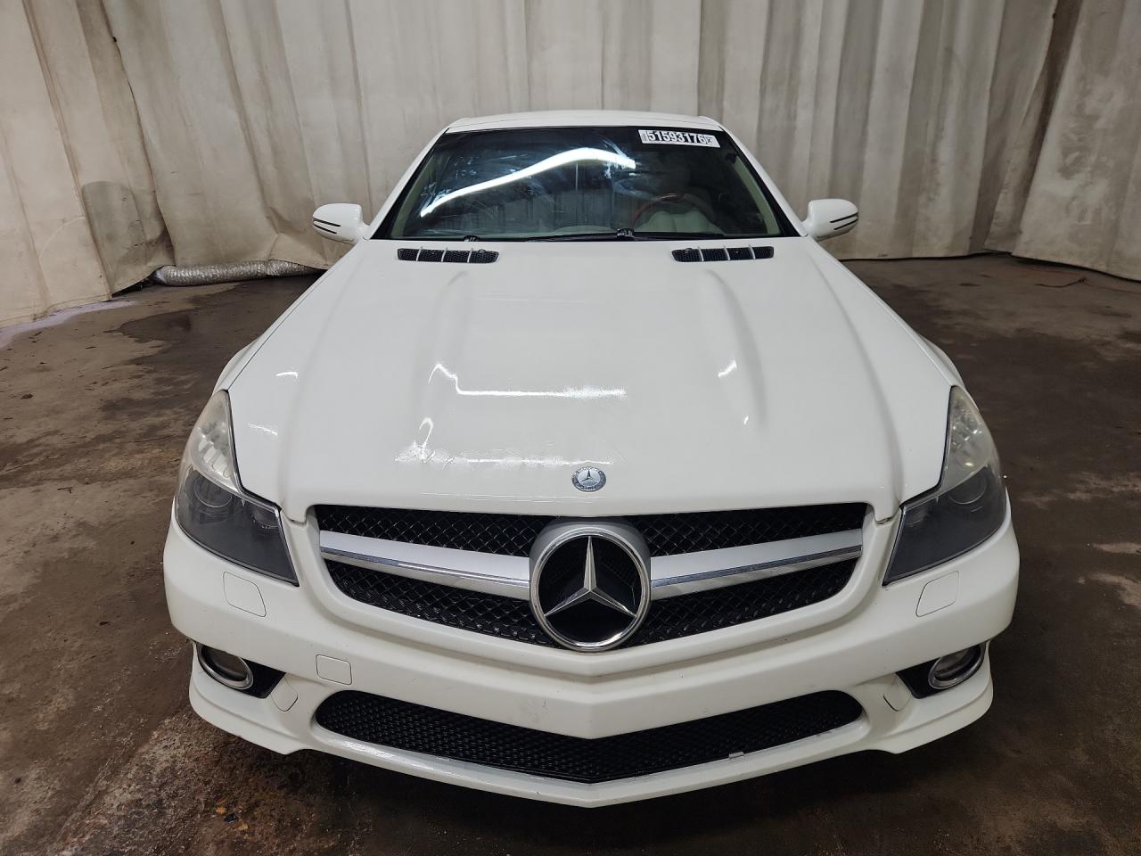 2009 Mercedes-benz Sl 550 White vin: WDBSK71F79F146659 Damage: Front Bumper, Curb Rash, 1 To 2 Inches