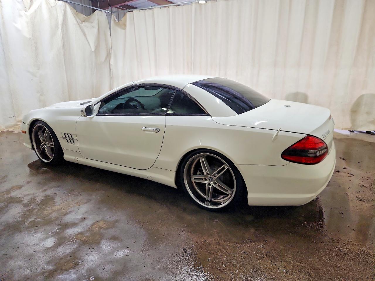 2009 Mercedes-benz Sl 550 White vin: WDBSK71F79F146659