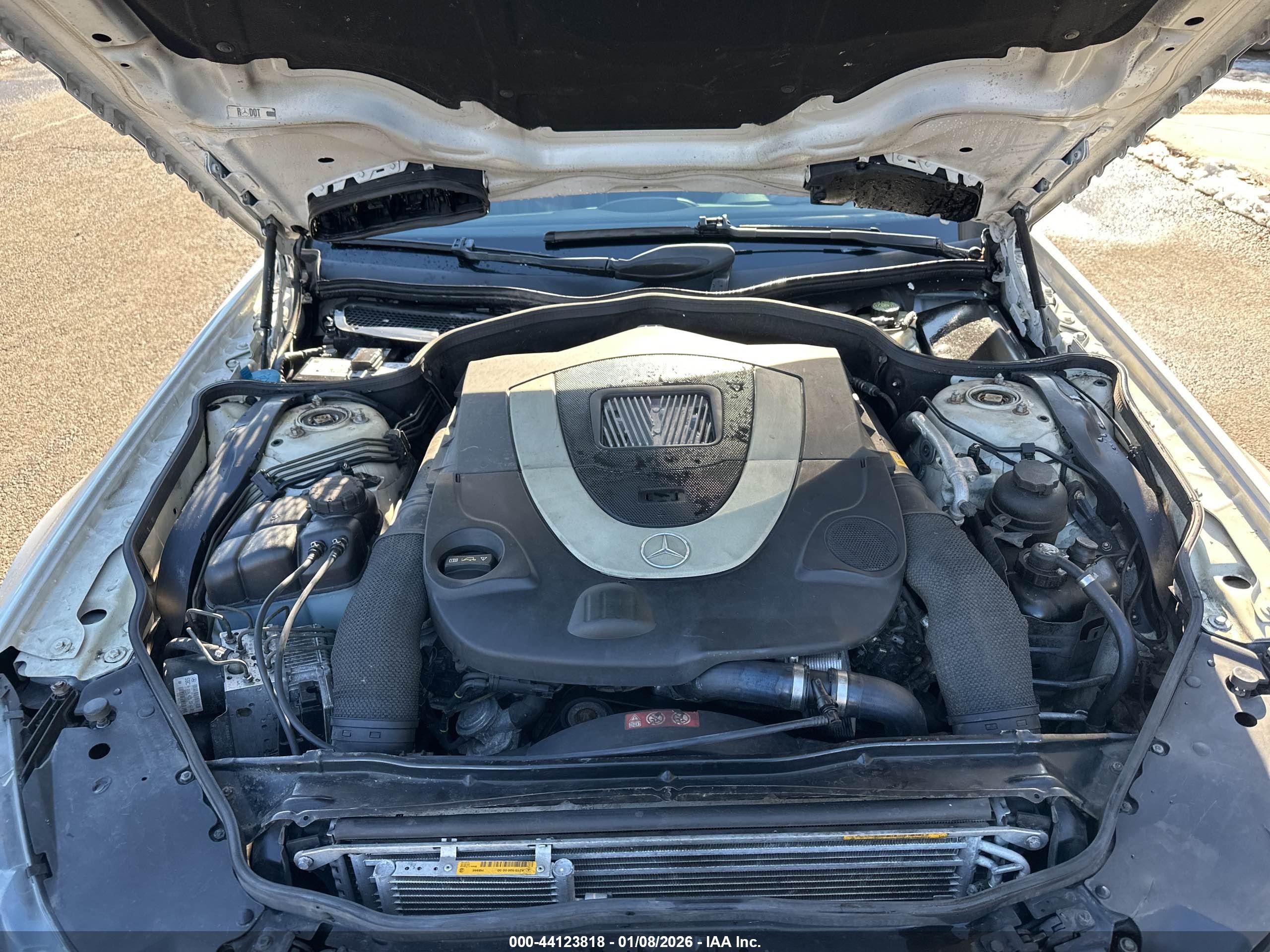 2009 Mercedes-benz Sl 550   White vin: WDBSK71F79F150775