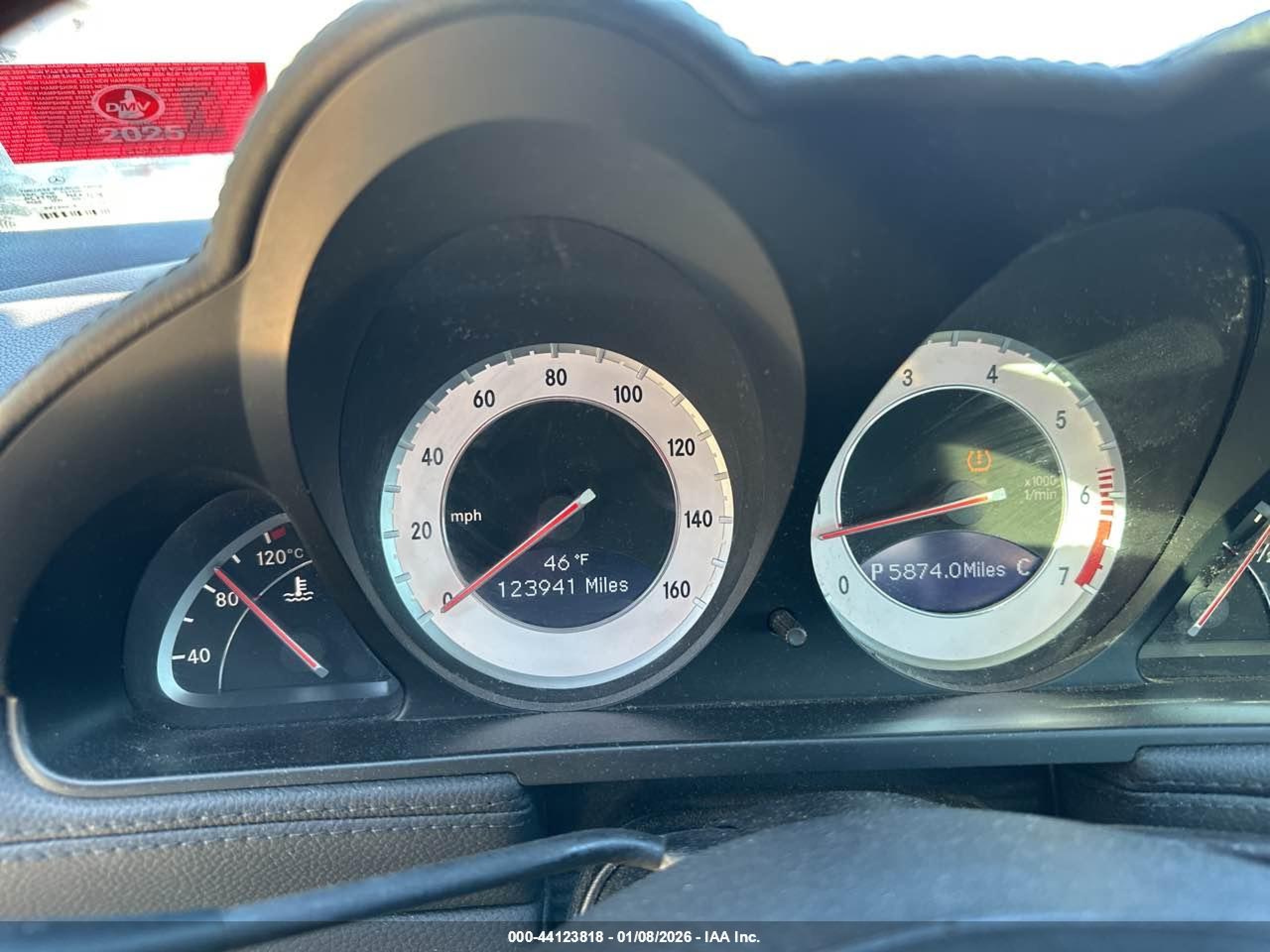 2009 Mercedes-benz Sl 550   White vin: WDBSK71F79F150775