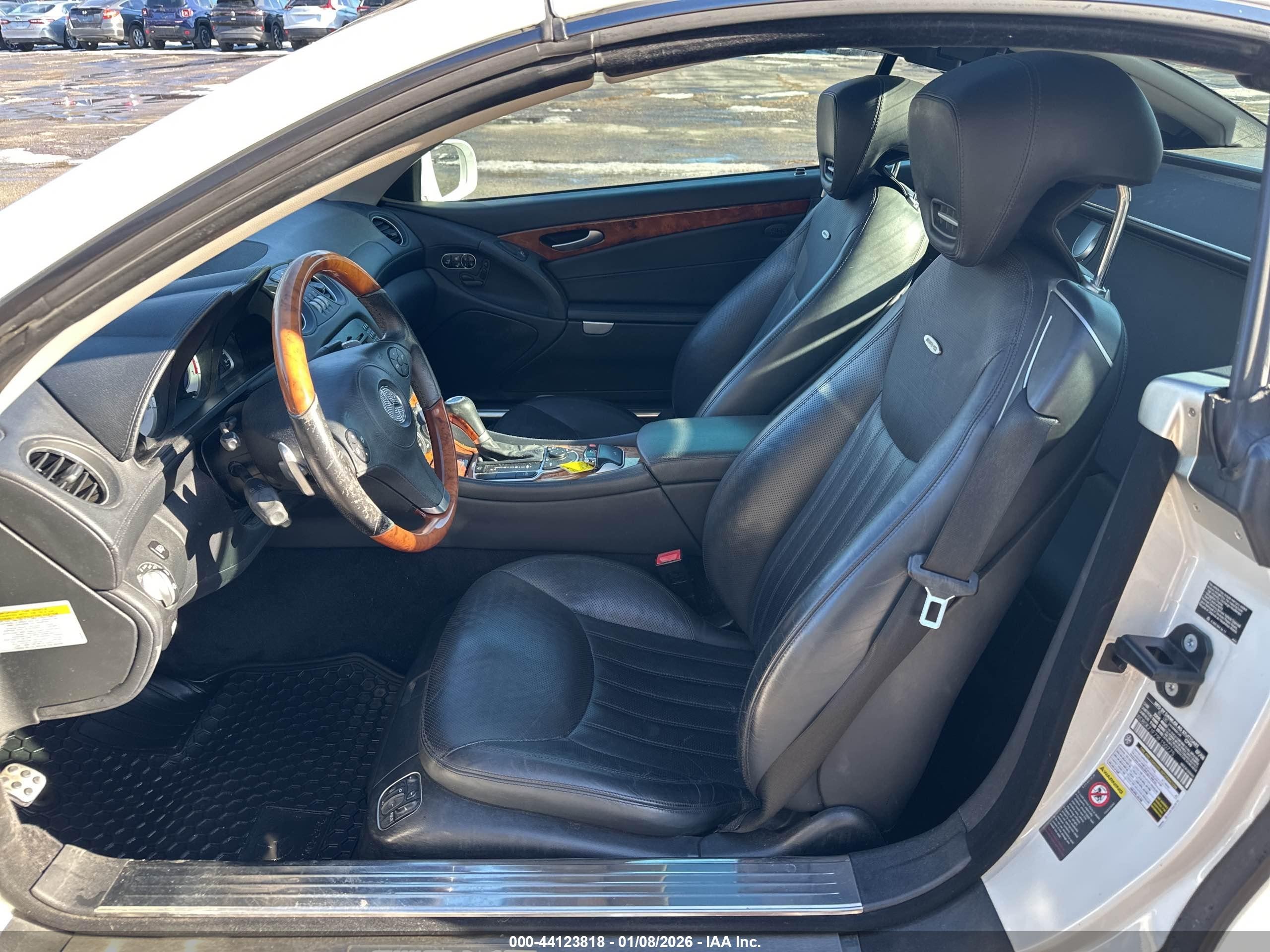 2009 Mercedes-benz Sl 550   White vin: WDBSK71F79F150775