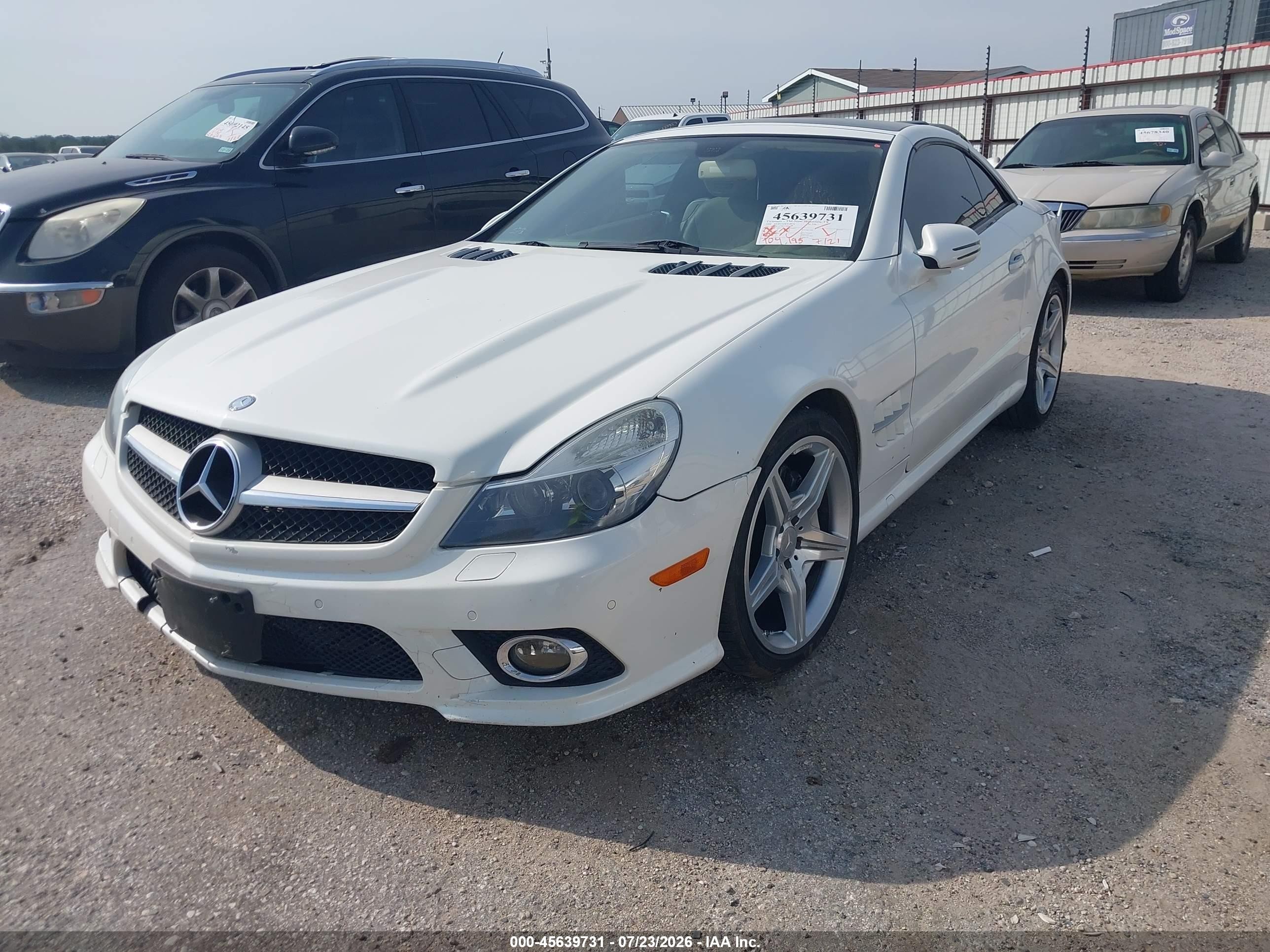 2009 Mercedes-benz Sl 550   White vin: WDBSK71F79F156687