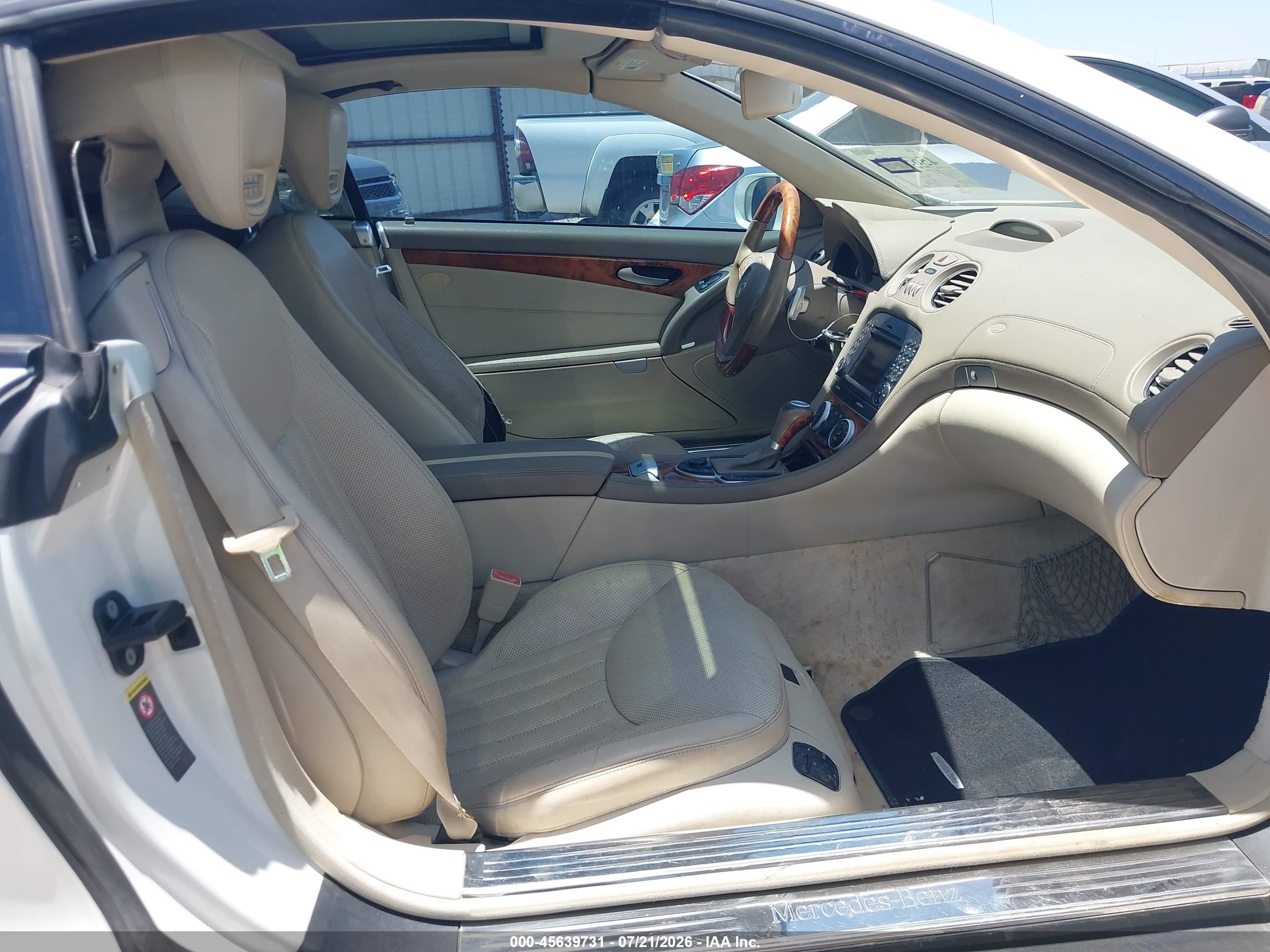 2009 Mercedes-benz Sl 550   White vin: WDBSK71F79F156687
