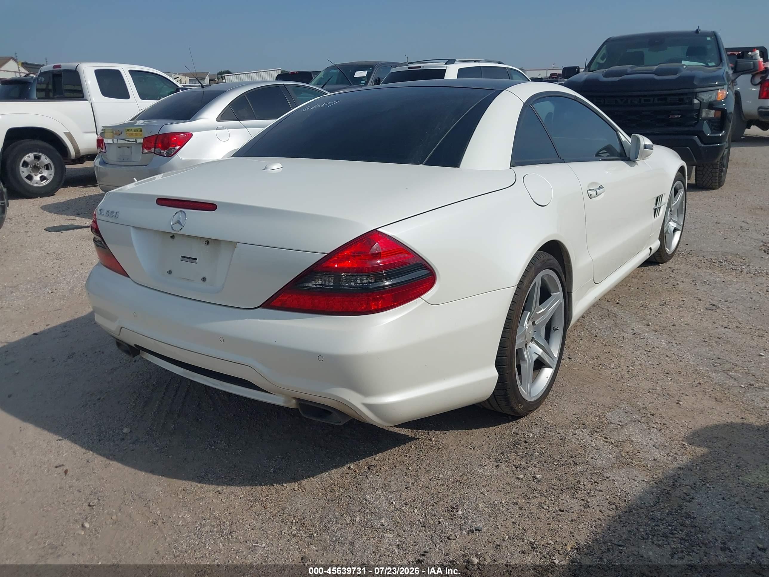 2009 Mercedes-benz Sl 550   White vin: WDBSK71F79F156687