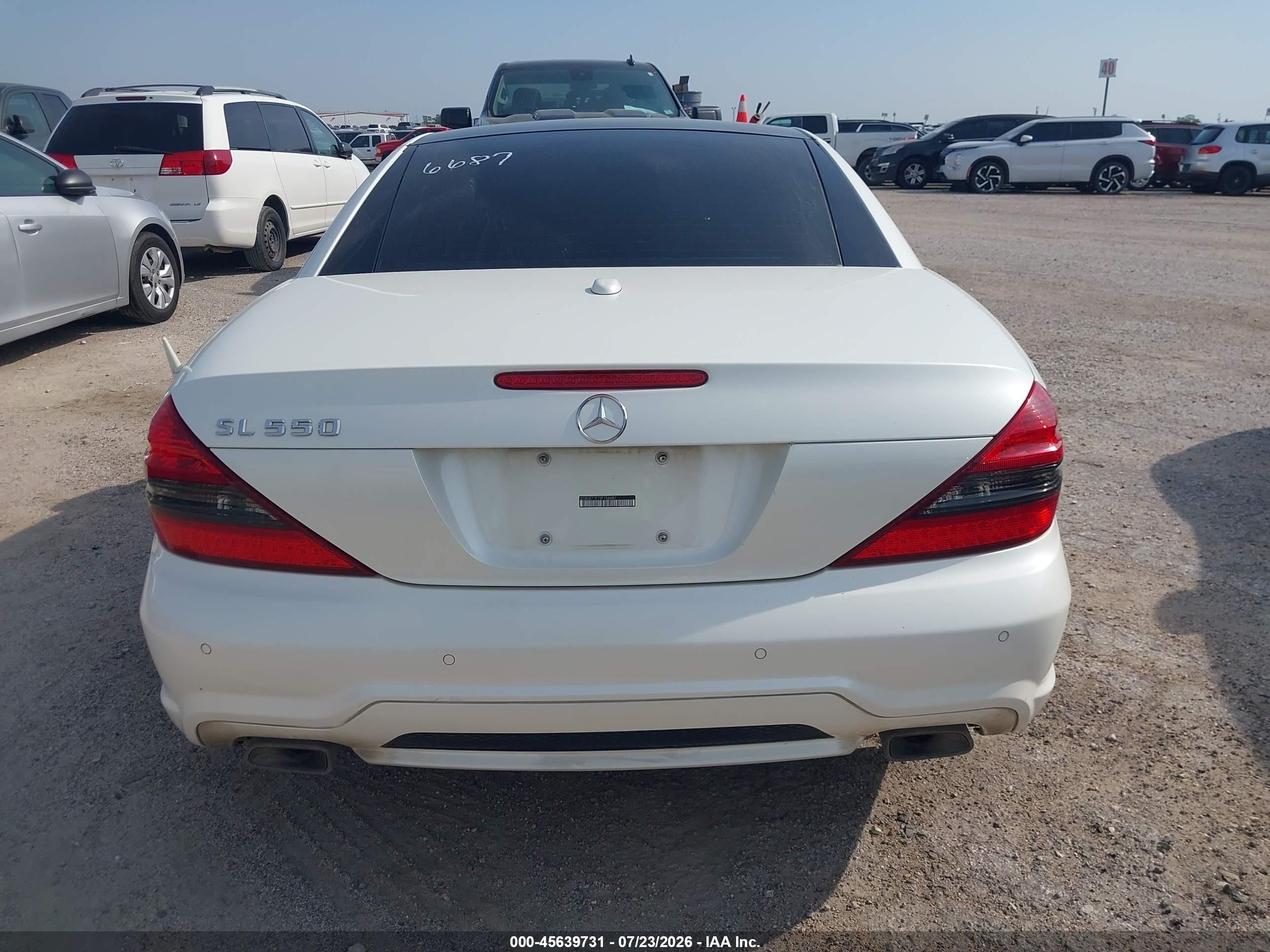2009 Mercedes-benz Sl 550   White vin: WDBSK71F79F156687