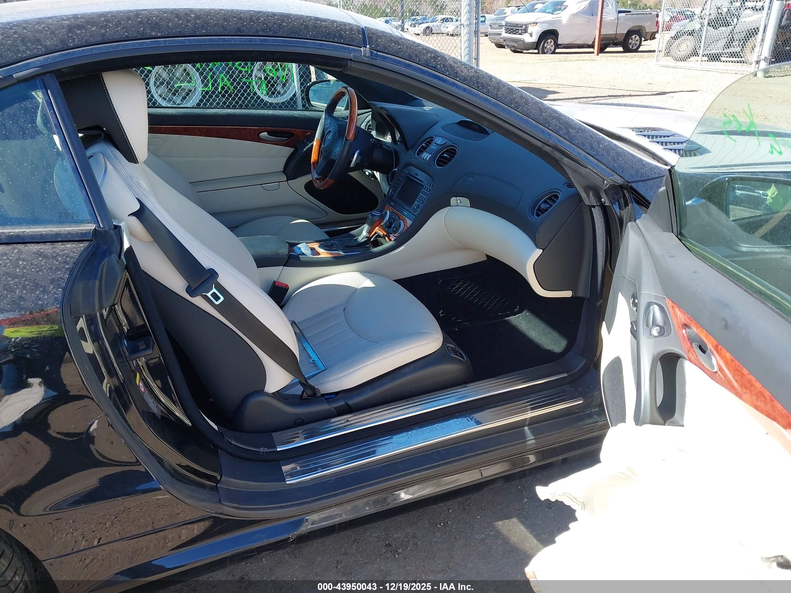 2009 Mercedes-benz Sl 550   Black vin: WDBSK71F89F150400