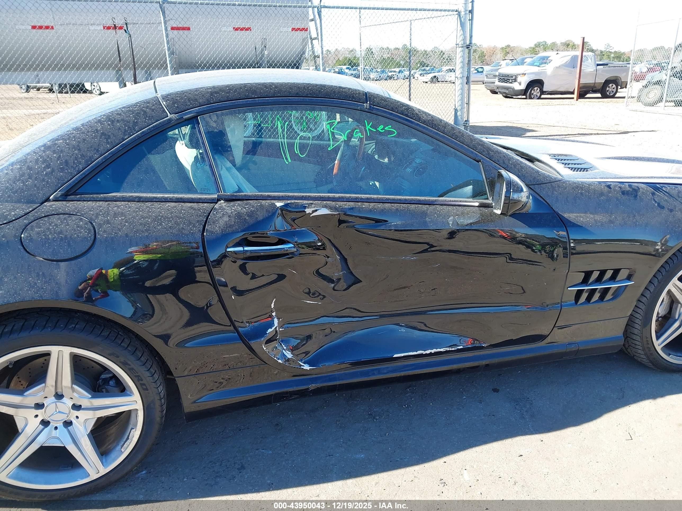 2009 Mercedes-benz Sl 550   Black vin: WDBSK71F89F150400