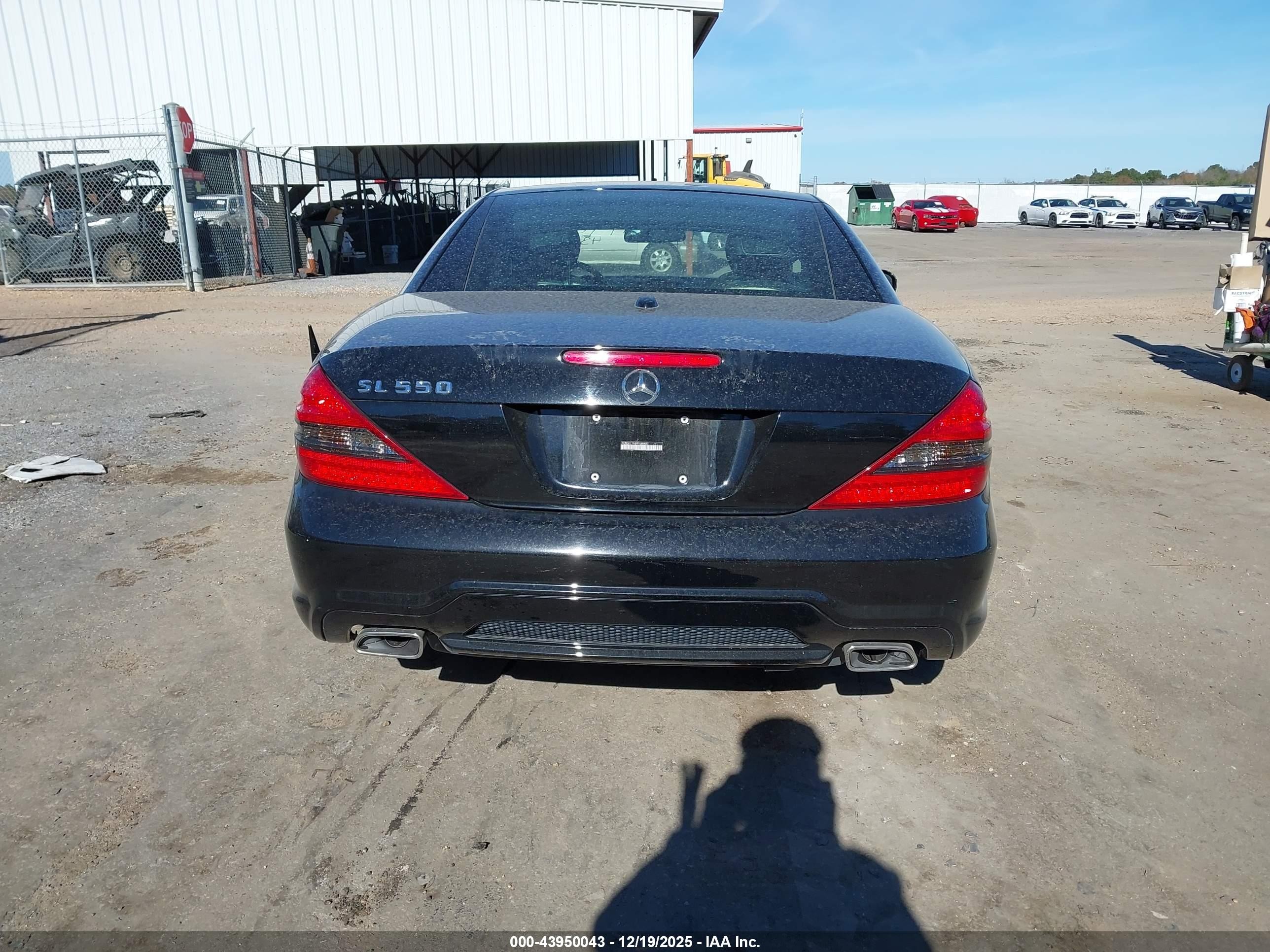 2009 Mercedes-benz Sl 550   Black vin: WDBSK71F89F150400