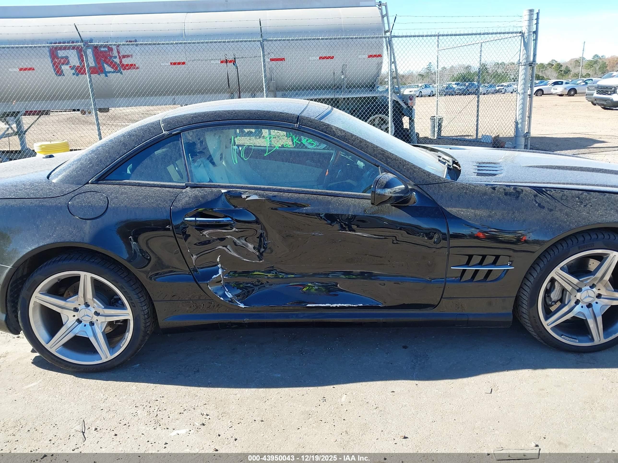 2009 Mercedes-benz Sl 550   Black vin: WDBSK71F89F150400