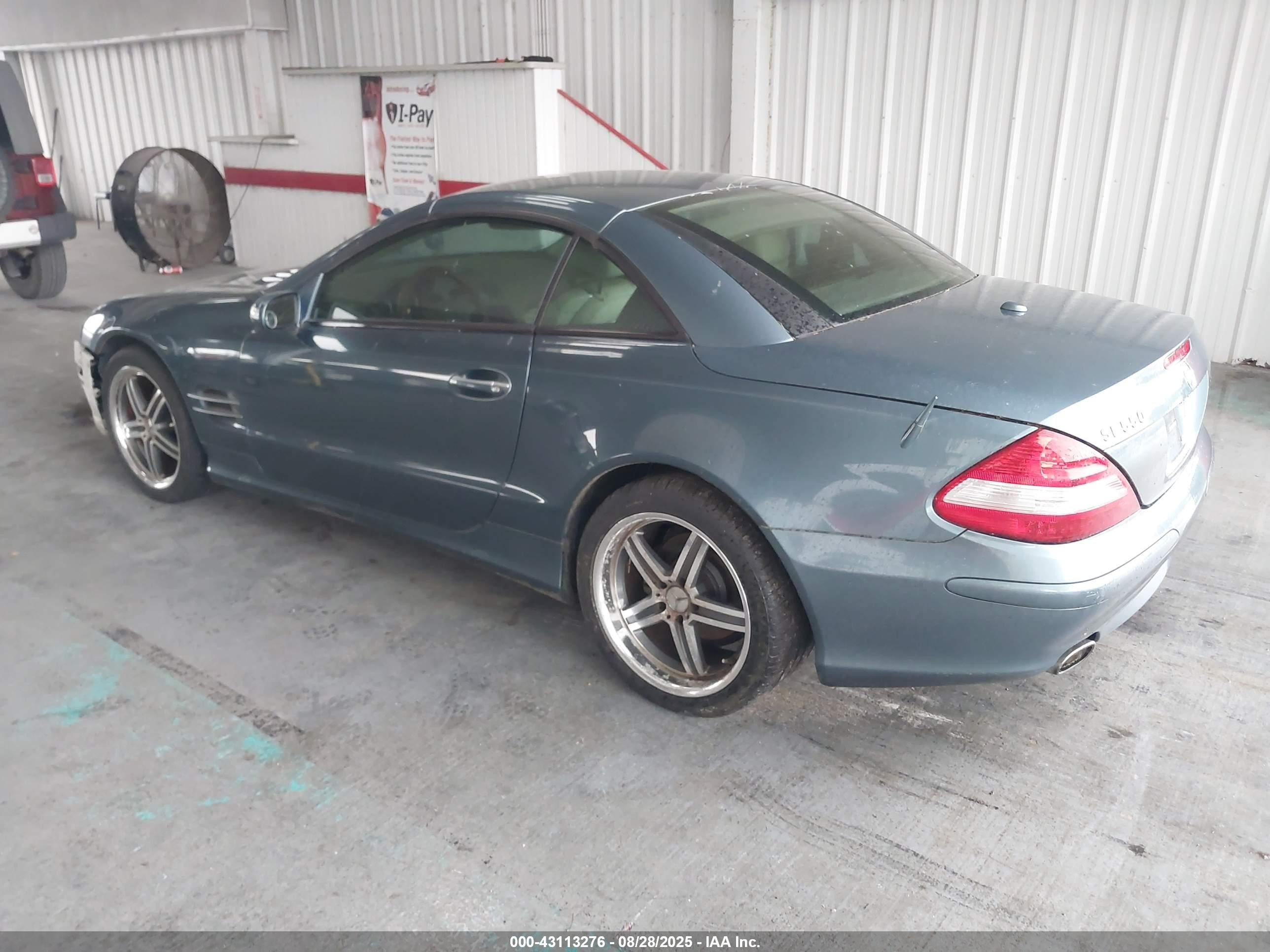 2007 Mercedes-benz Sl 550   Dark Blue vin: WDBSK71F97F128242
