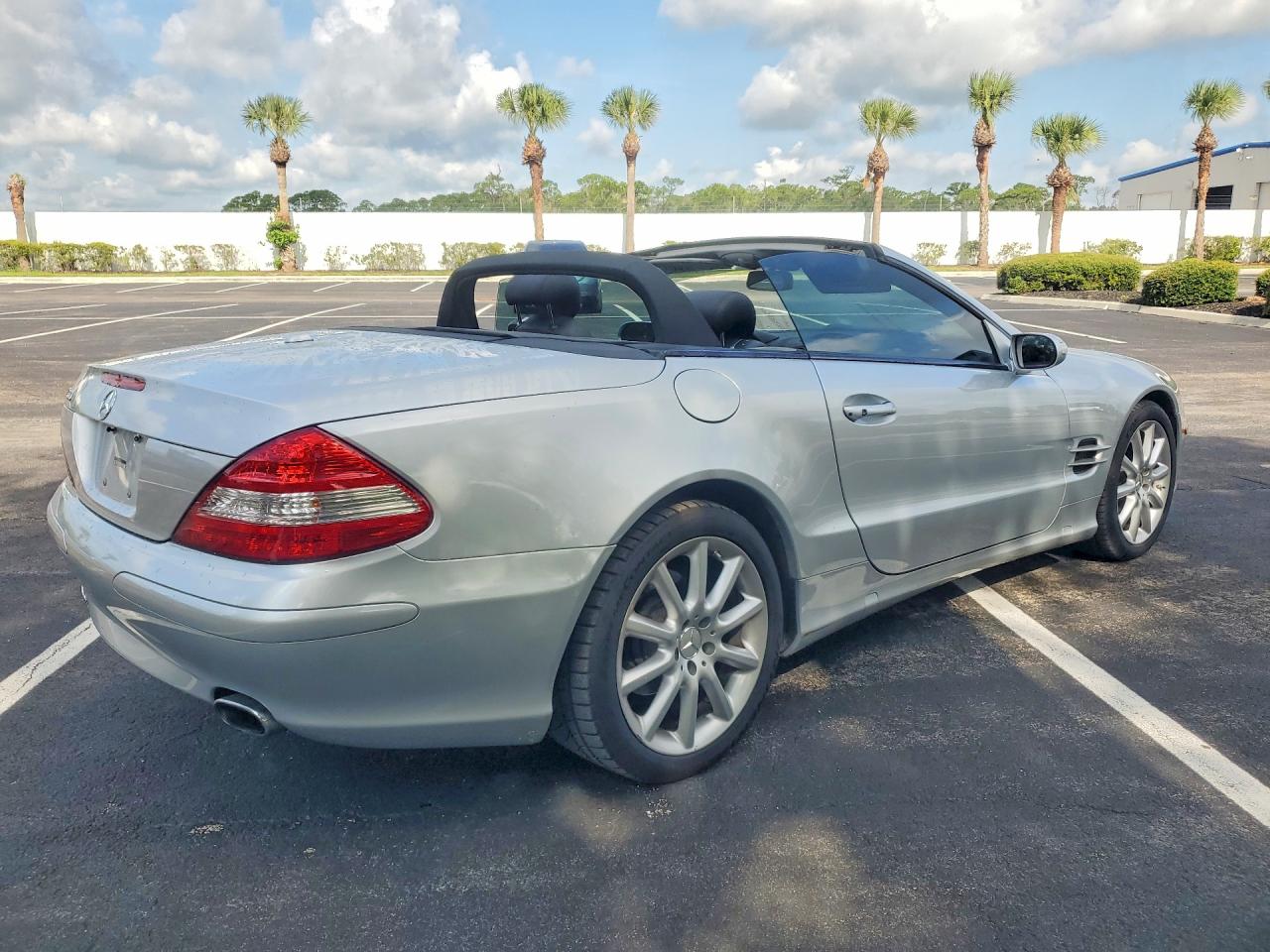 2007 Mercedes-benz Sl 550 Silver vin: WDBSK71F97F133652