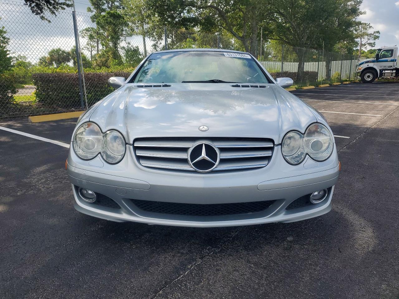 2007 Mercedes-benz Sl 550 Silver vin: WDBSK71F97F133652