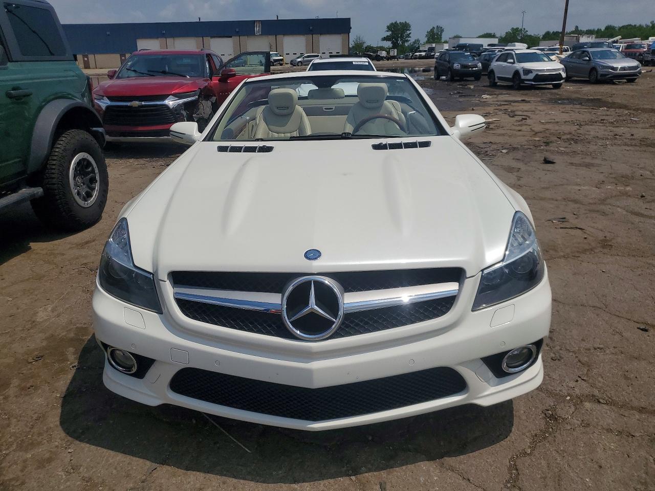 2009 Mercedes-benz Sl 550 Белый vin: WDBSK71F99F151975