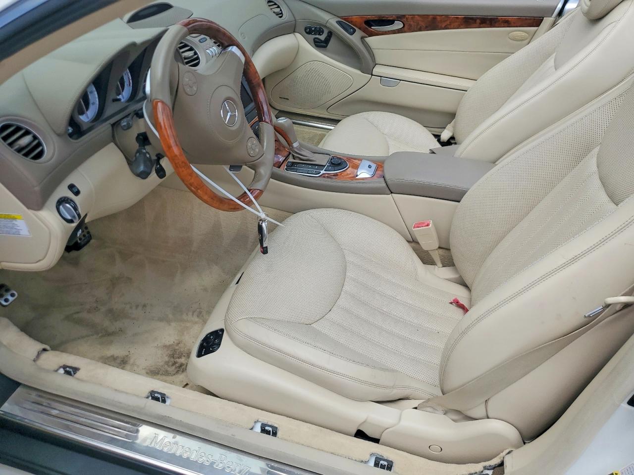 2009 Mercedes-benz Sl 550 Белый vin: WDBSK71F99F151975