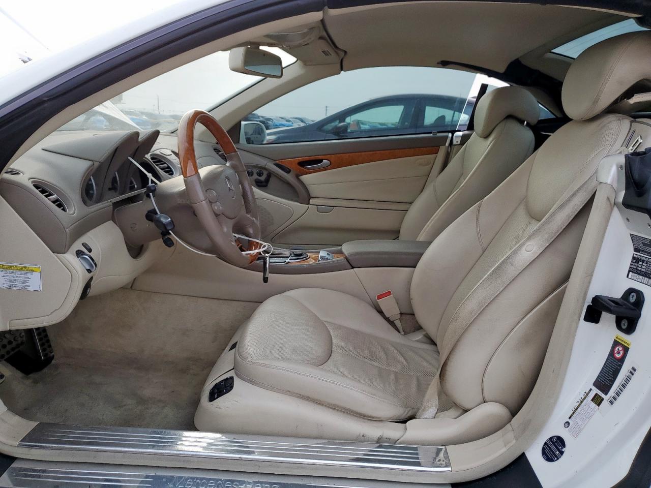2007 Mercedes-benz Sl 550 White vin: WDBSK71FX7F119145