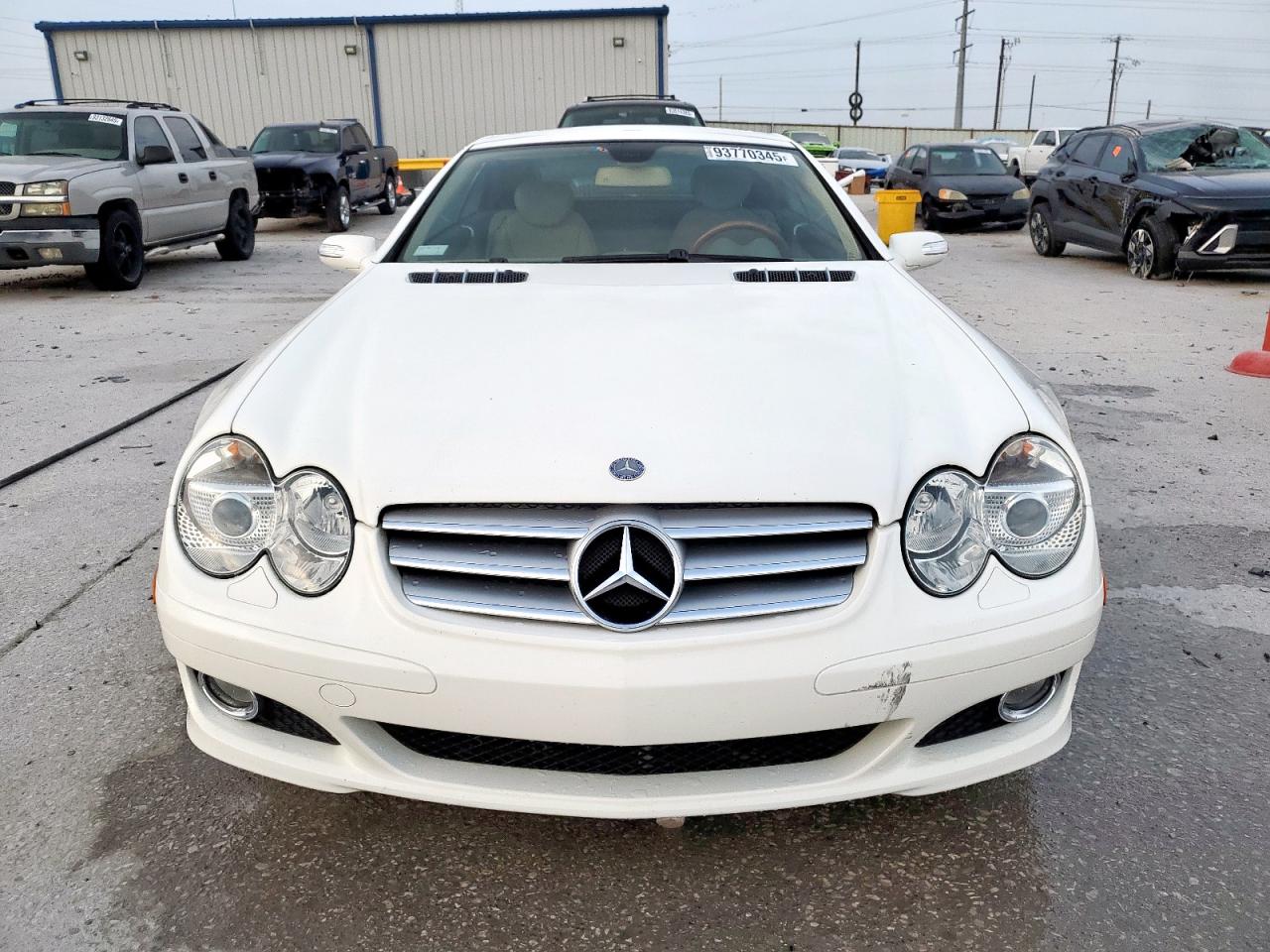 2007 Mercedes-benz Sl 550 White vin: WDBSK71FX7F119145