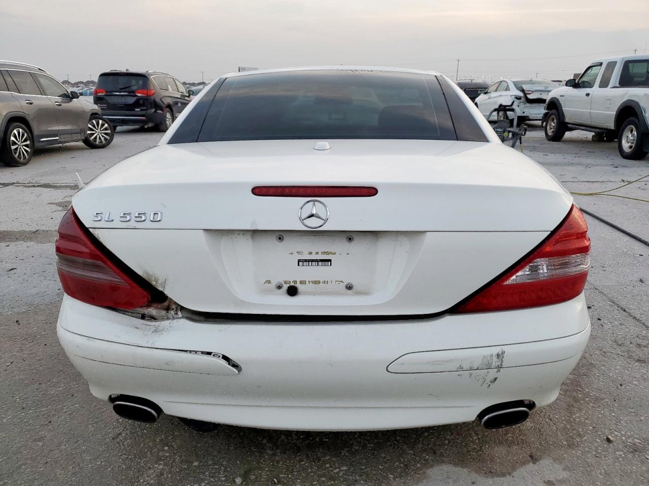 2007 Mercedes-benz Sl 550 White vin: WDBSK71FX7F119145