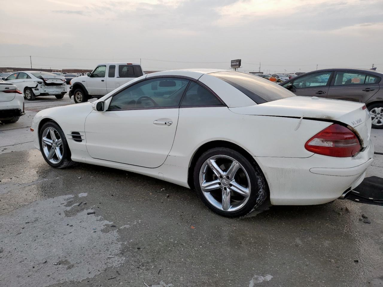 2007 Mercedes-benz Sl 550 White vin: WDBSK71FX7F119145