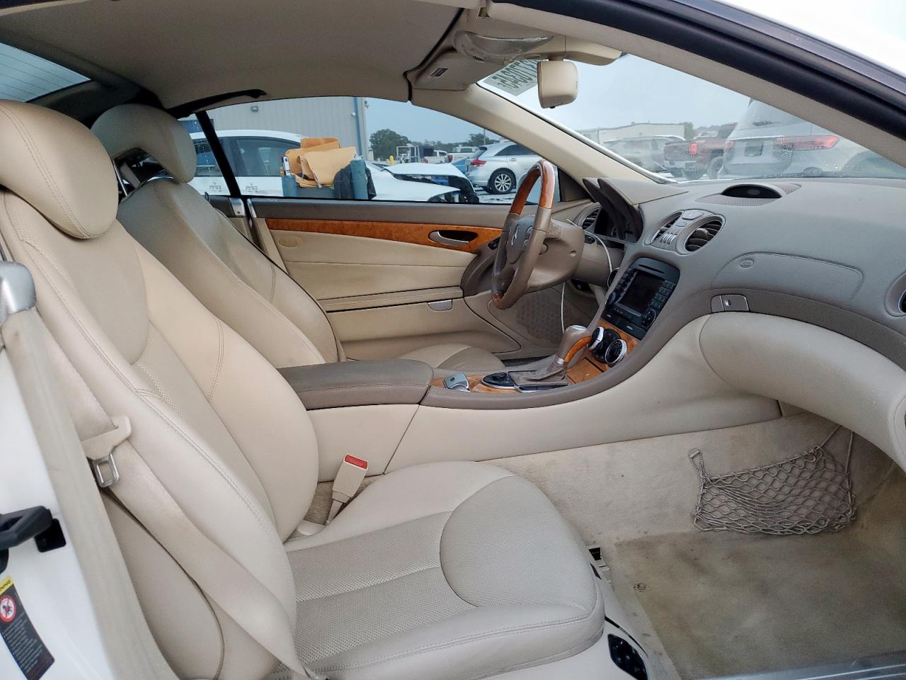 2007 Mercedes-benz Sl 550 White vin: WDBSK71FX7F119145