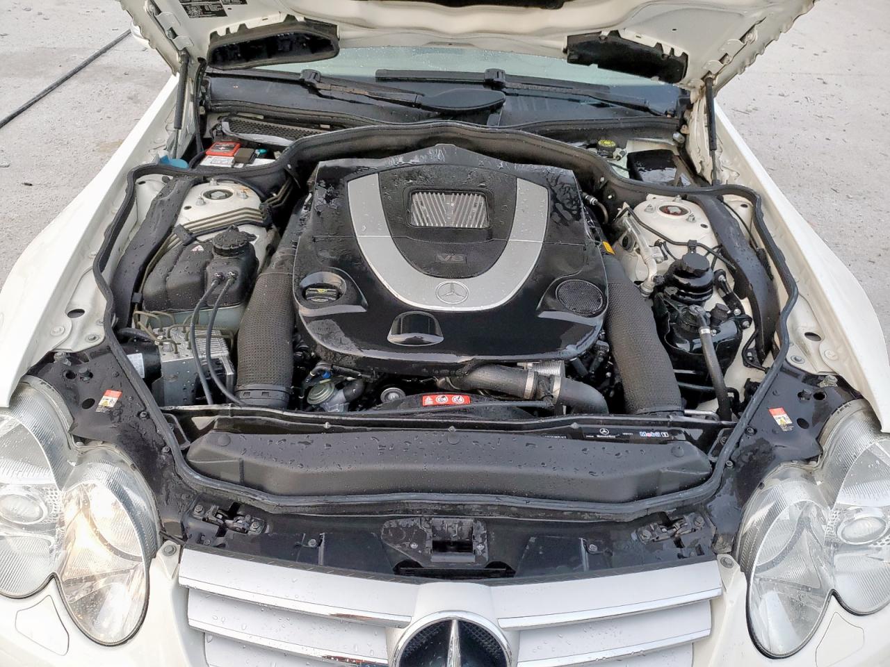 2007 Mercedes-benz Sl 550 White vin: WDBSK71FX7F119145