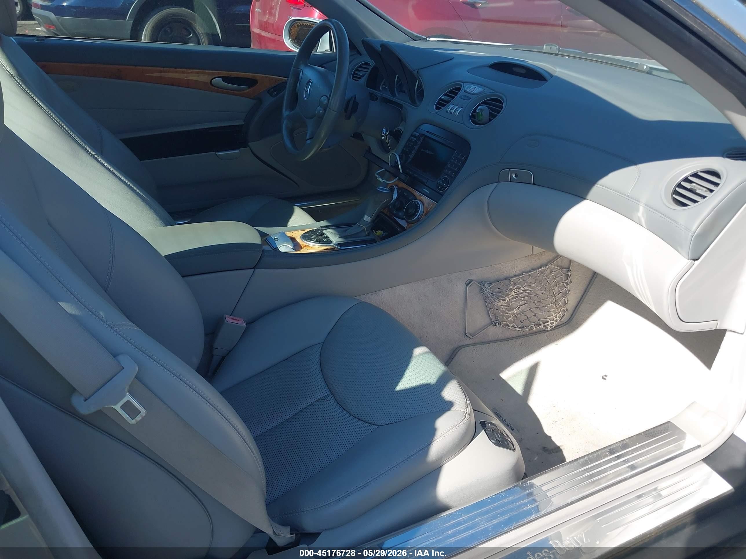 2007 Mercedes-benz Sl 550   Silver vin: WDBSK71FX7F130288