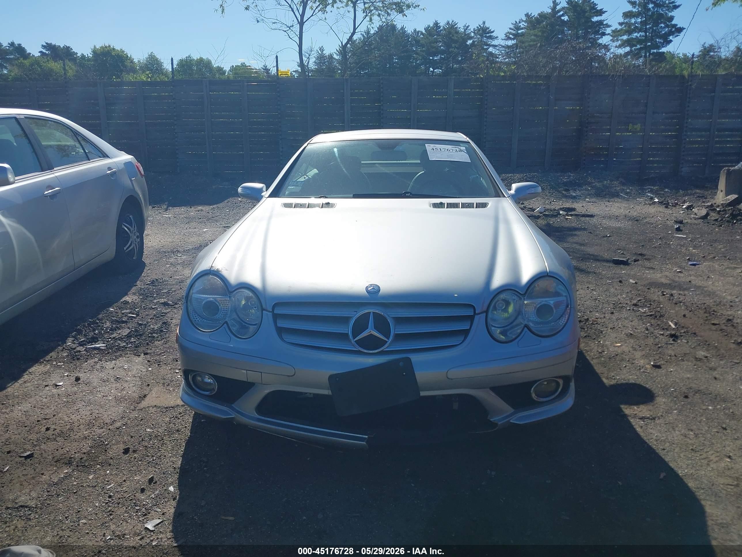 2007 Mercedes-benz Sl 550   Silver vin: WDBSK71FX7F130288