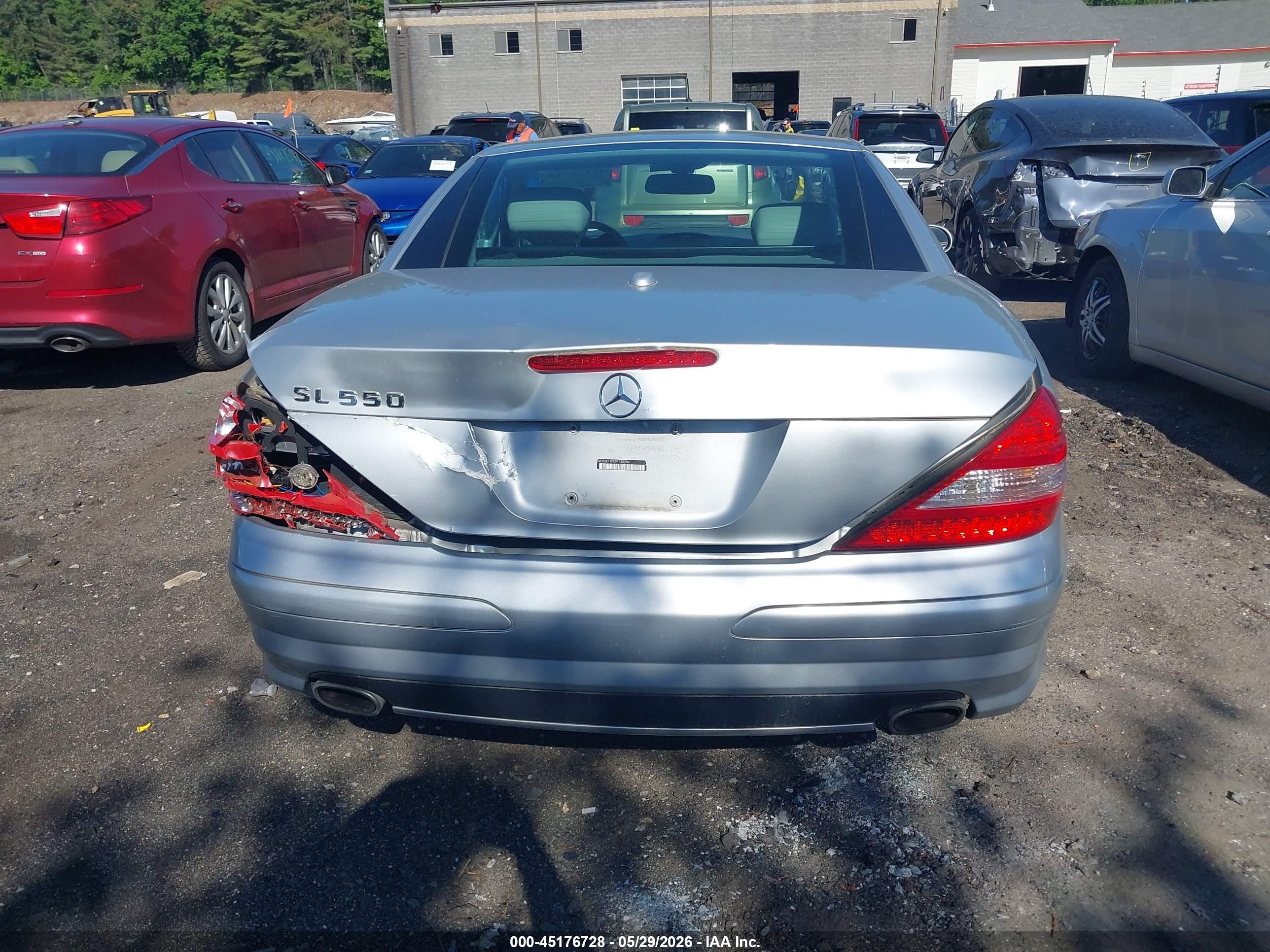 2007 Mercedes-benz Sl 550   Silver vin: WDBSK71FX7F130288