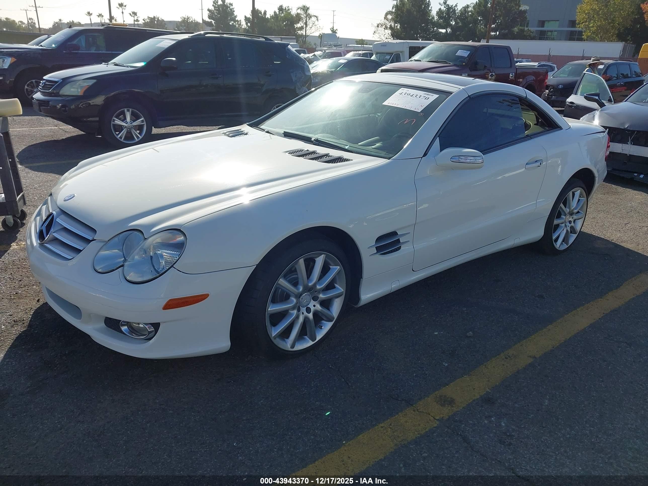 2008 Mercedes-benz Sl 550   White vin: WDBSK71FX8F136190