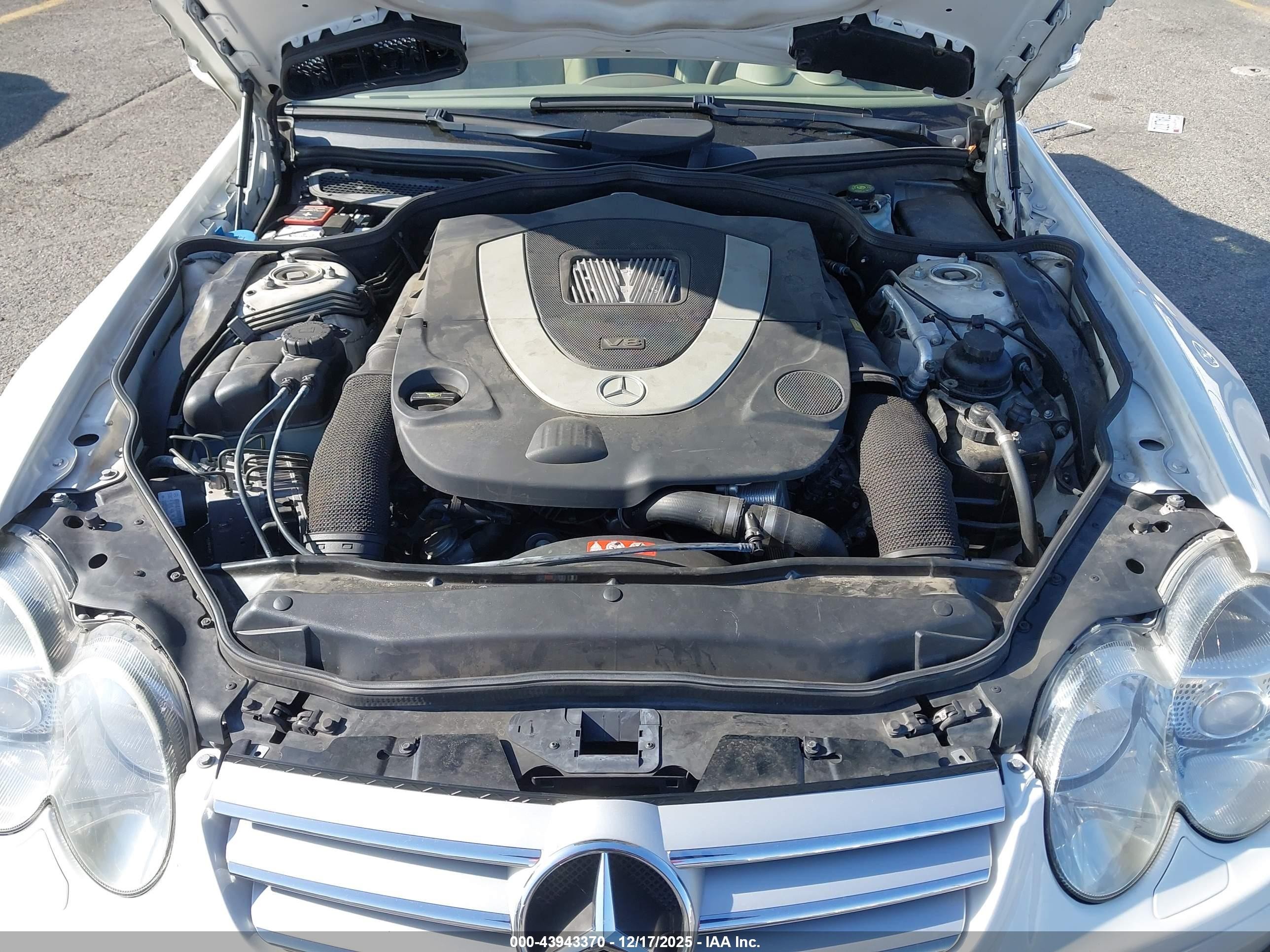 2008 Mercedes-benz Sl 550   White vin: WDBSK71FX8F136190
