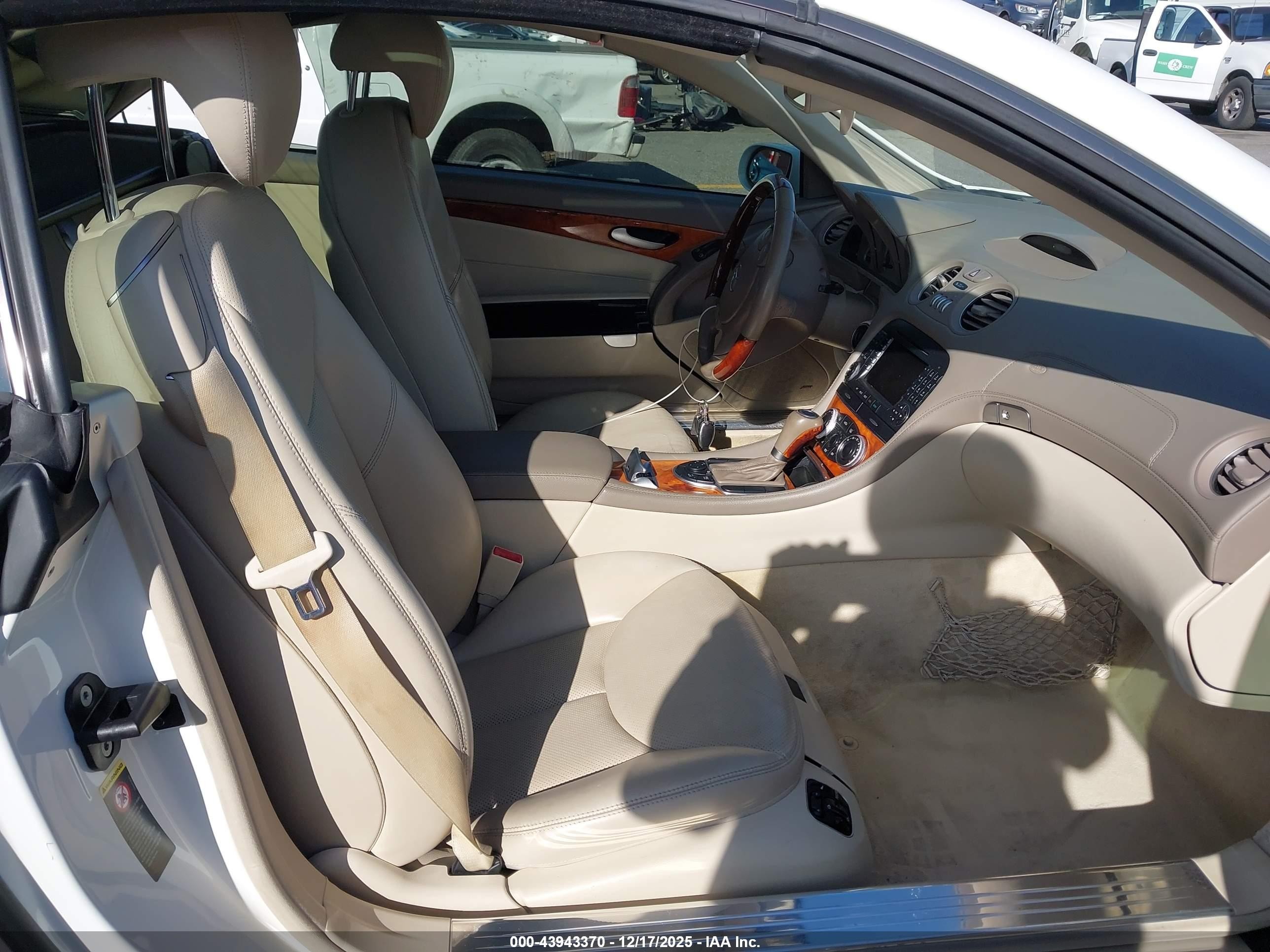 2008 Mercedes-benz Sl 550   White vin: WDBSK71FX8F136190