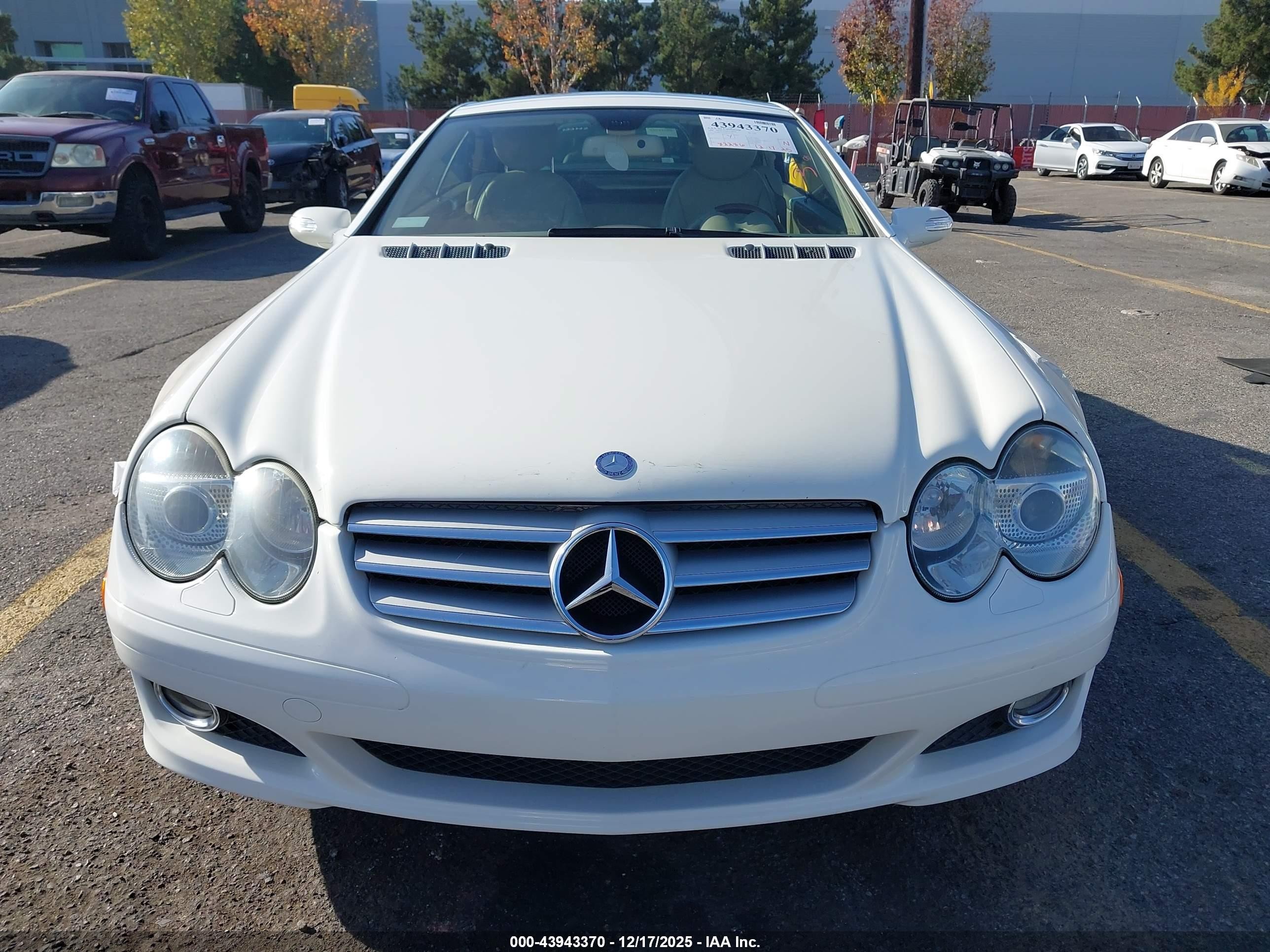 2008 Mercedes-benz Sl 550   White vin: WDBSK71FX8F136190