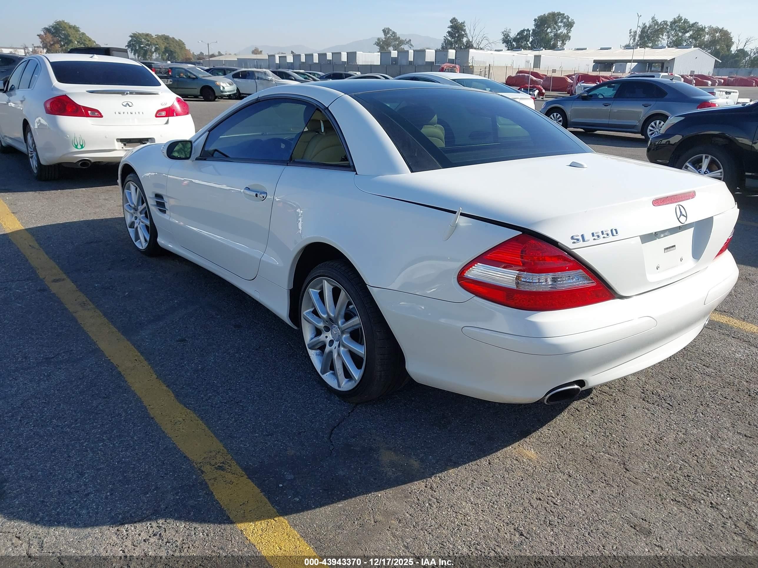 2008 Mercedes-benz Sl 550   White vin: WDBSK71FX8F136190