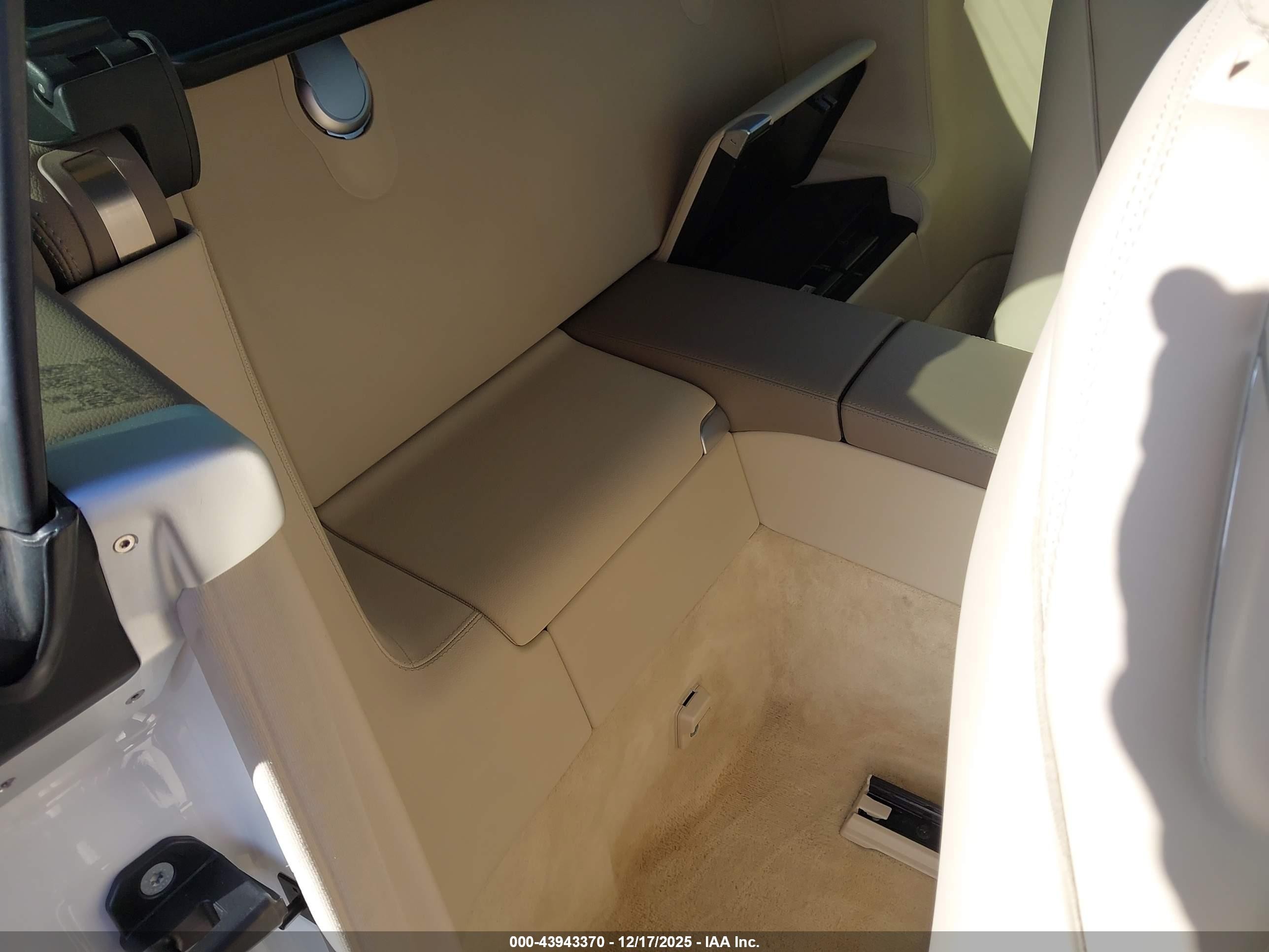2008 Mercedes-benz Sl 550   White vin: WDBSK71FX8F136190