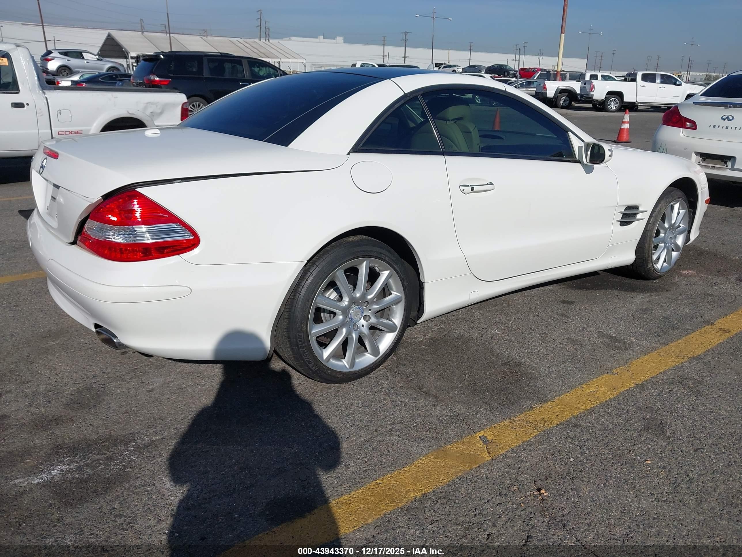 2008 Mercedes-benz Sl 550   White vin: WDBSK71FX8F136190