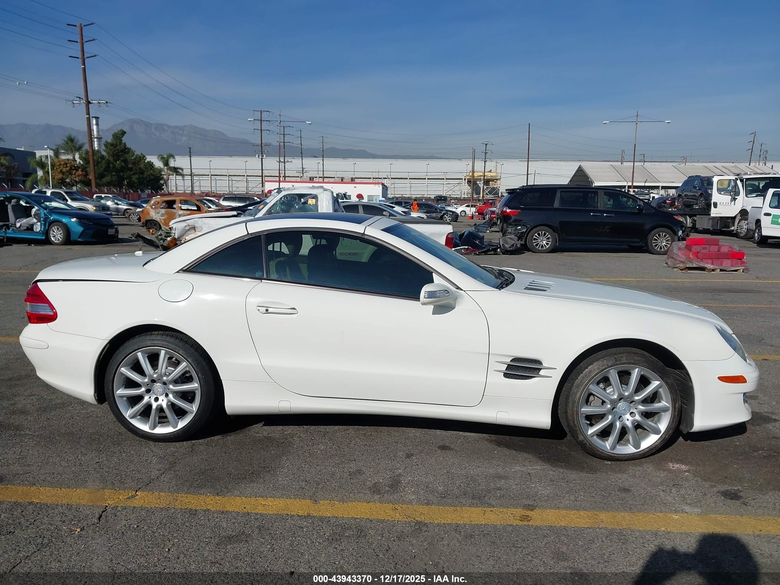 2008 Mercedes-benz Sl 550   White vin: WDBSK71FX8F136190