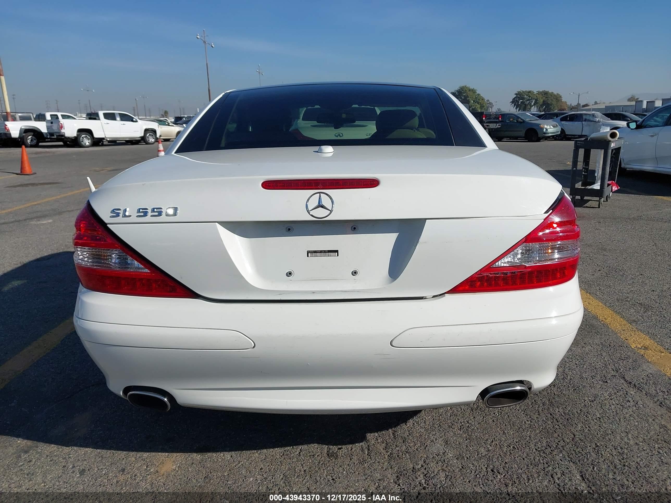 2008 Mercedes-benz Sl 550   White vin: WDBSK71FX8F136190