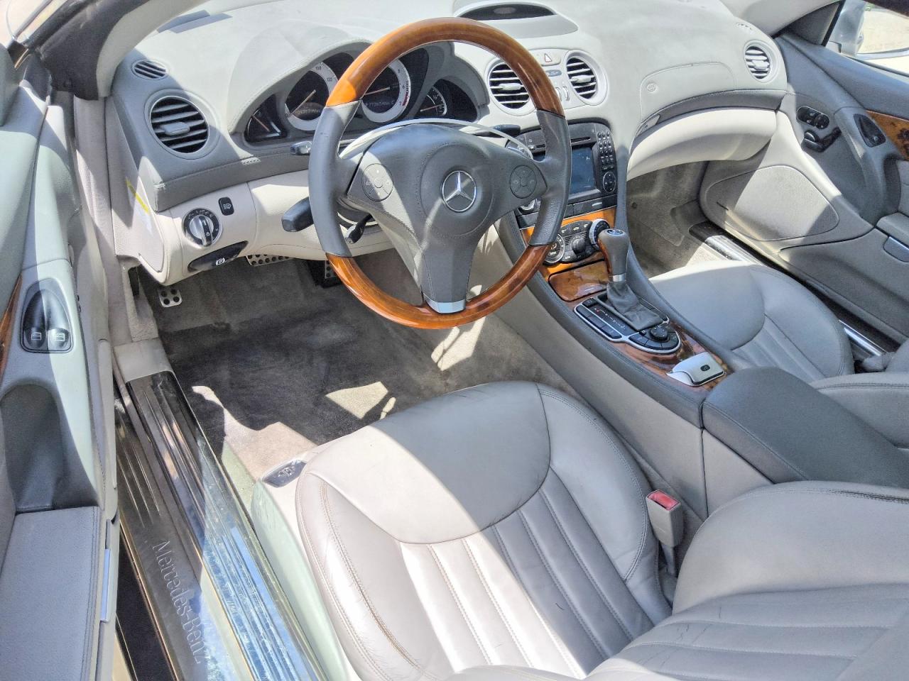 2009 Mercedes-benz Sl 550 Silver vin: WDBSK71FX9F155727