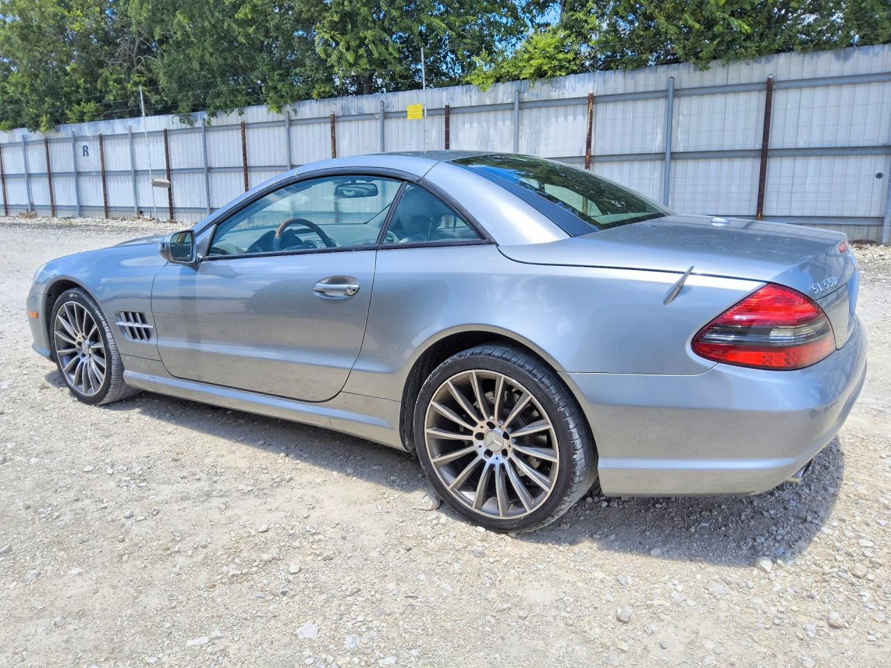2009 Mercedes-benz Sl 550 Silver vin: WDBSK71FX9F155727