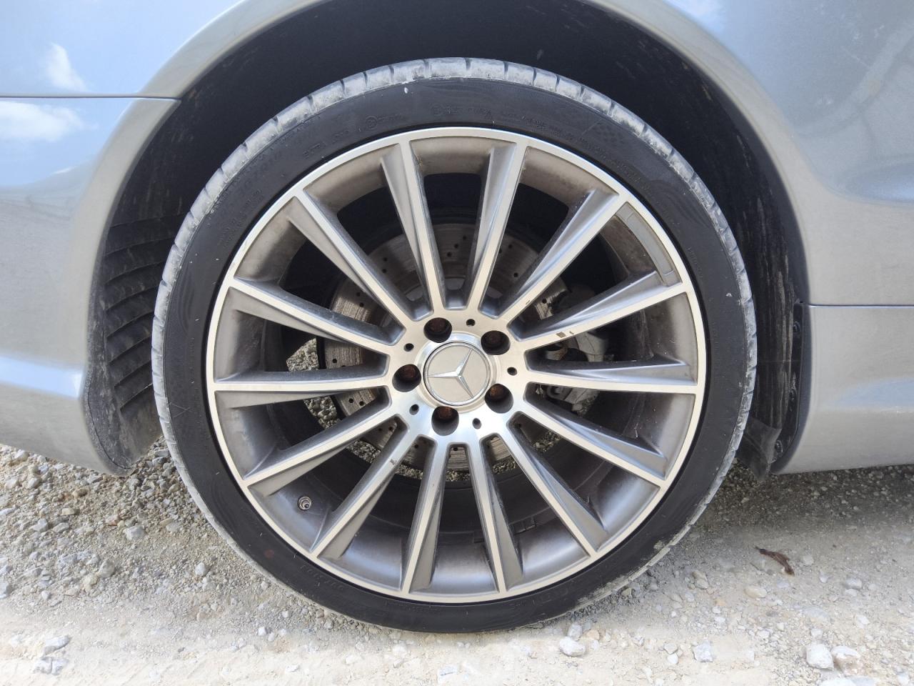 2009 Mercedes-benz Sl 550 Silver vin: WDBSK71FX9F155727 Damage: Right Rear Tire, Worn, Replacement Required