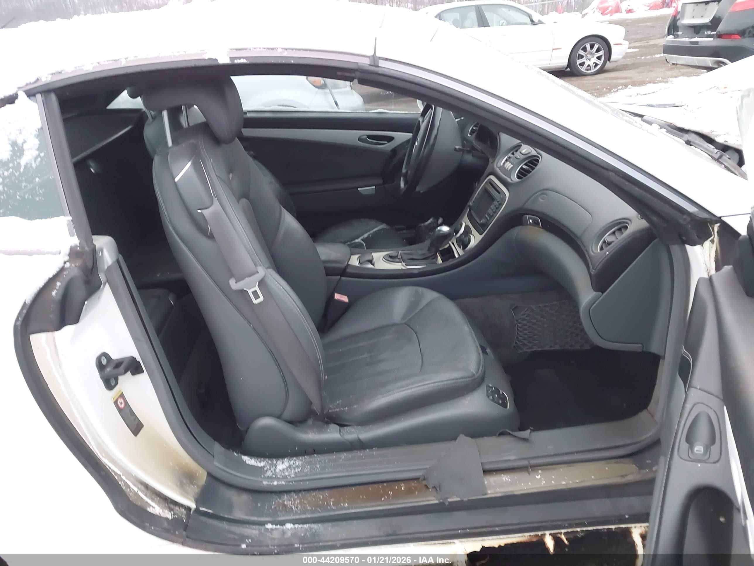 2004 Mercedes-benz Sl 55 Amg   White vin: WDBSK74F64F069237