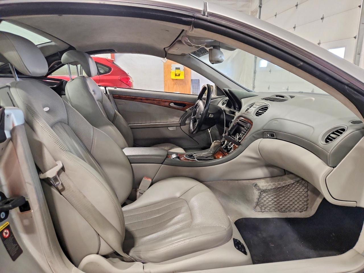 2004 Mercedes-benz Sl 55 Amg Серебряный vin: WDBSK74F74F073166