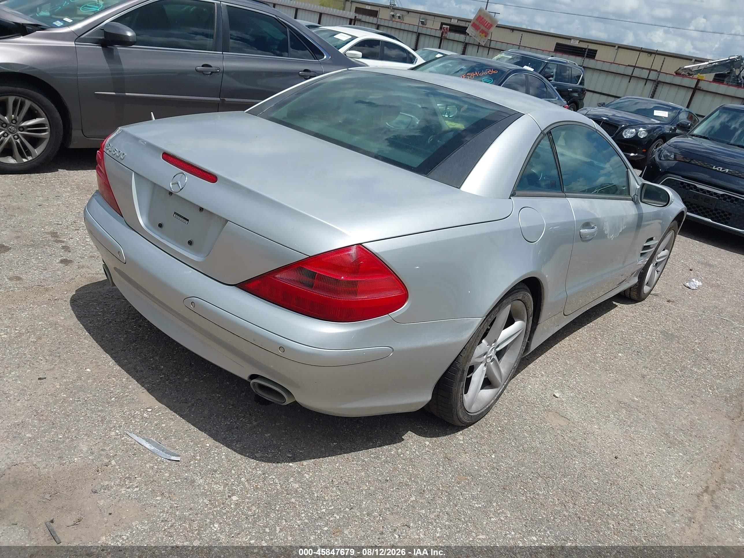 2005 Mercedes-benz Sl 500   Silver vin: WDBSK75F05F099169