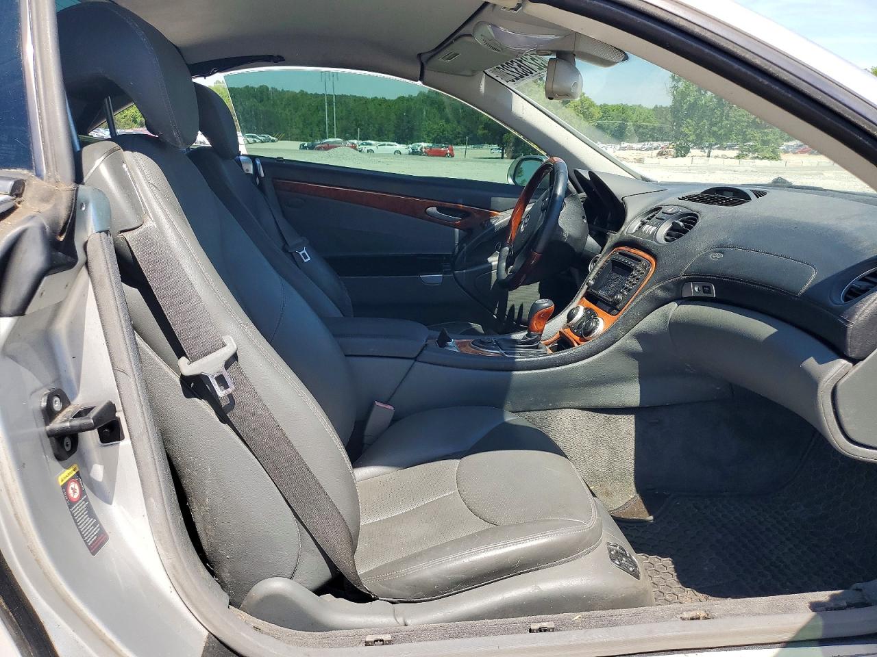 2004 Mercedes-benz Sl-class Silver vin: WDBSK75F13F049703