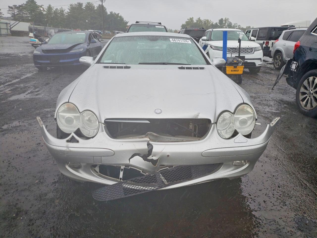 2004 Mercedes-benz Sl 500 Silver vin: WDBSK75F14F070181