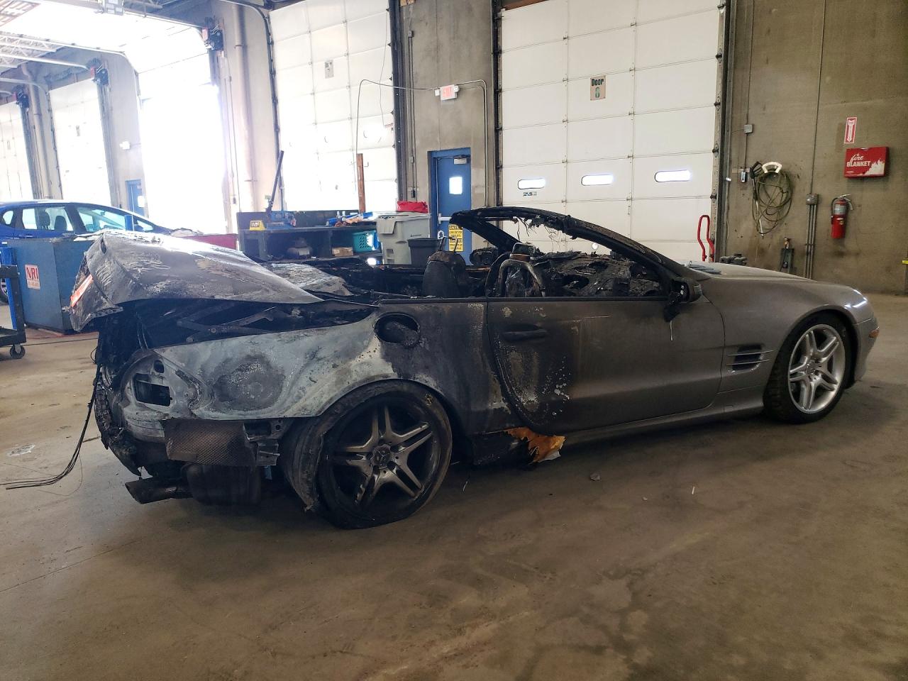 2005 Mercedes-benz Sl 500 Серебряный vin: WDBSK75F15F092960