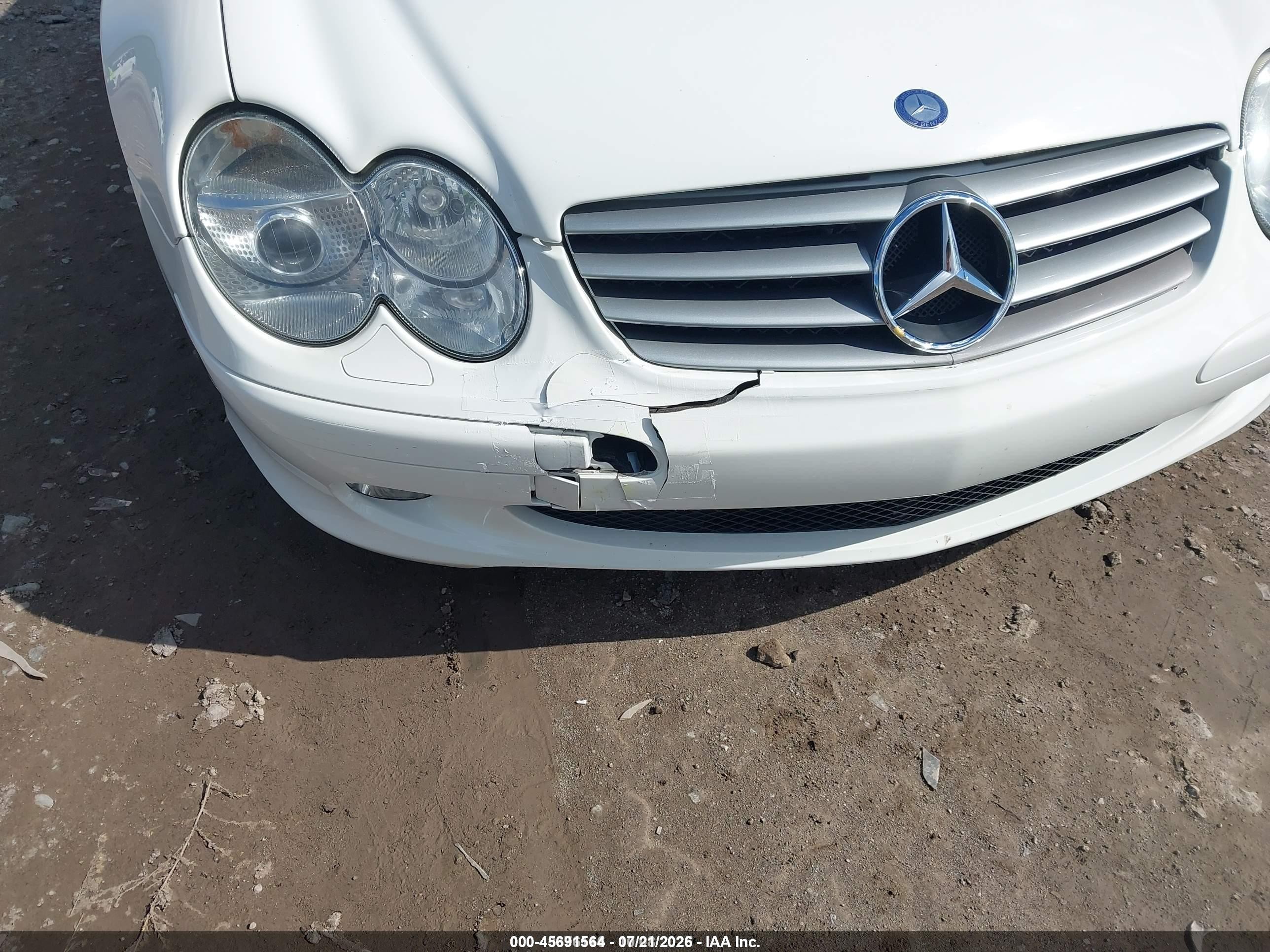 2005 Mercedes-benz Sl 500   White vin: WDBSK75F25F092398