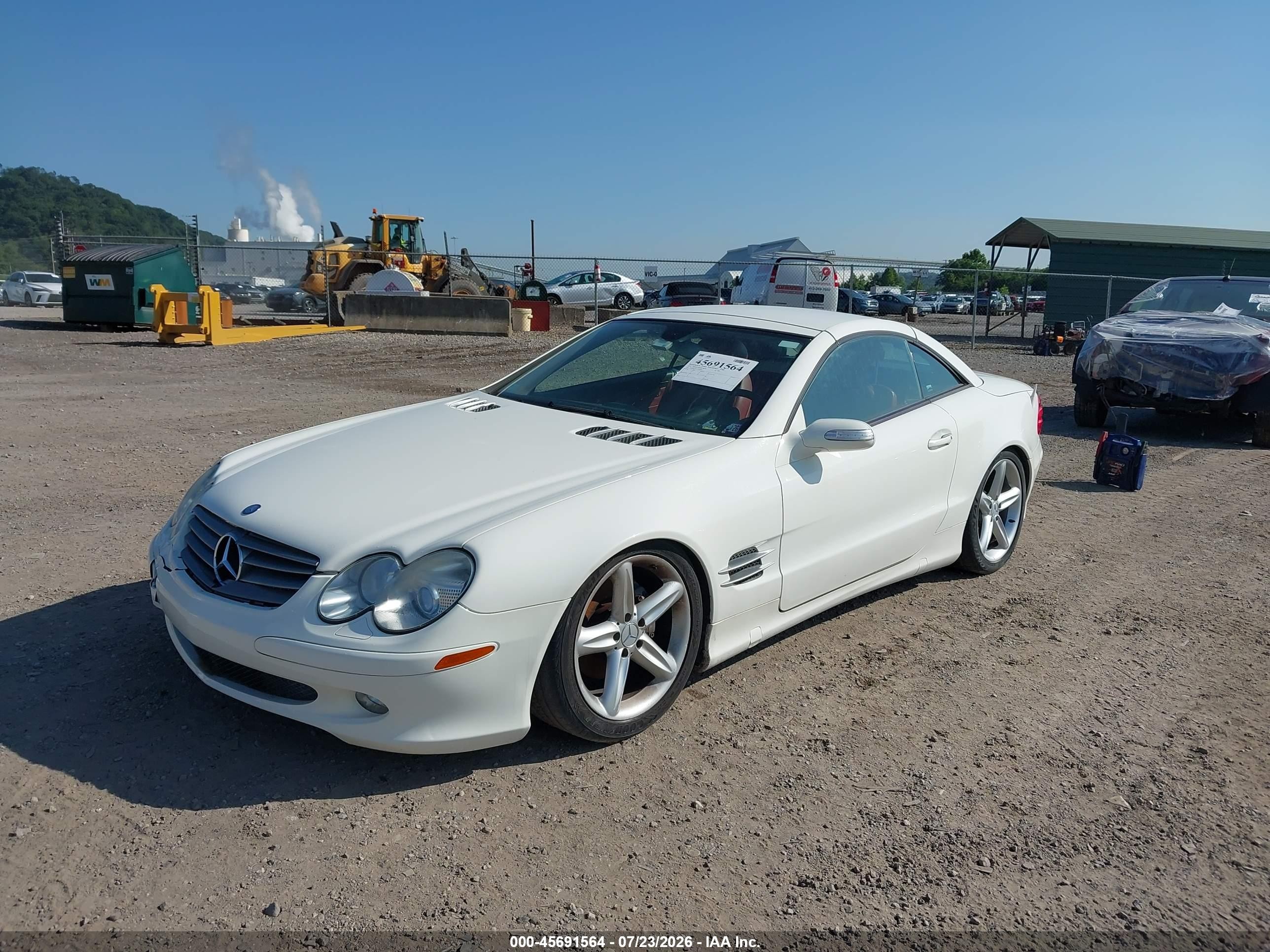 2005 Mercedes-benz Sl 500   White vin: WDBSK75F25F092398