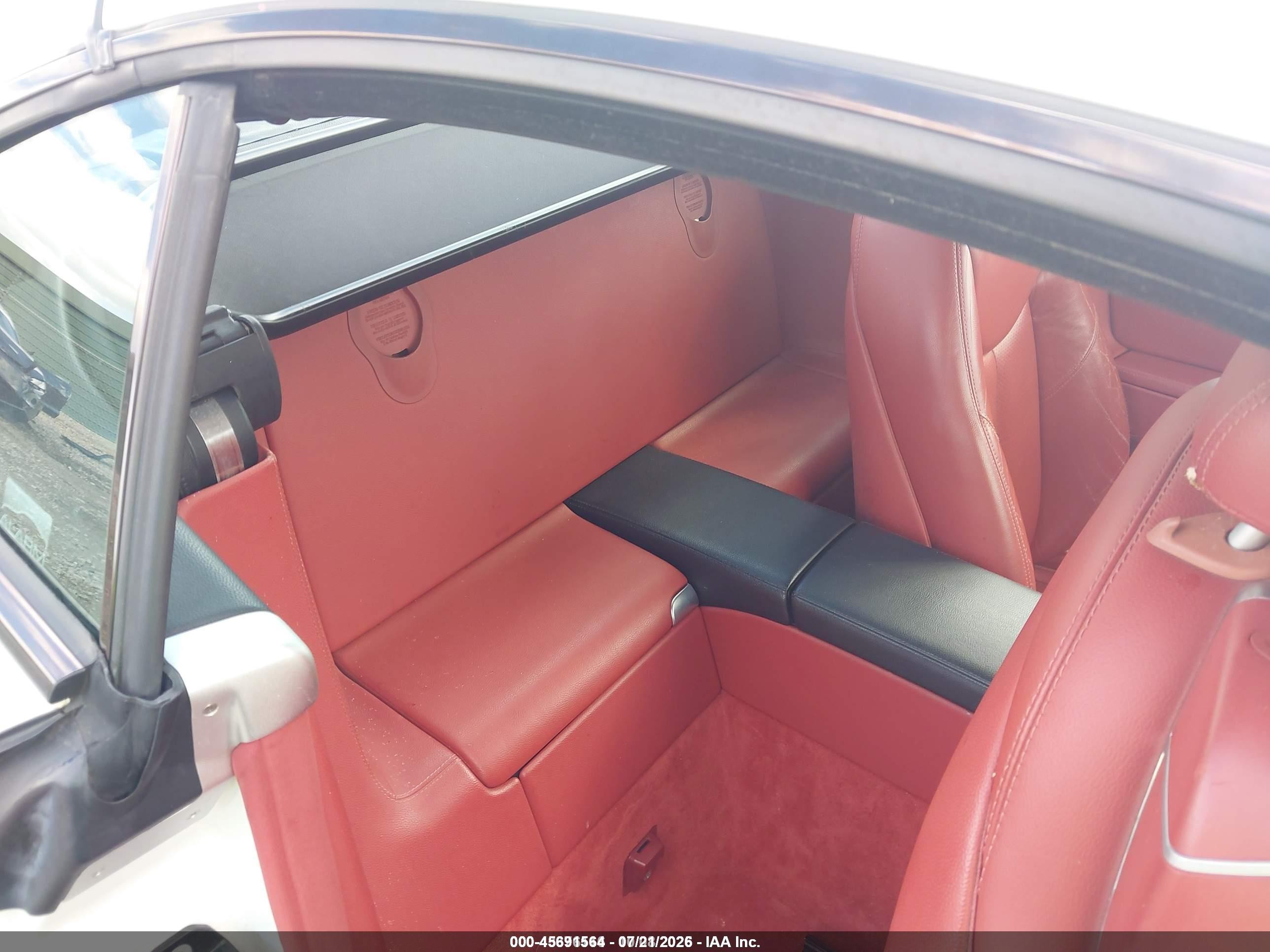 2005 Mercedes-benz Sl 500   White vin: WDBSK75F25F092398