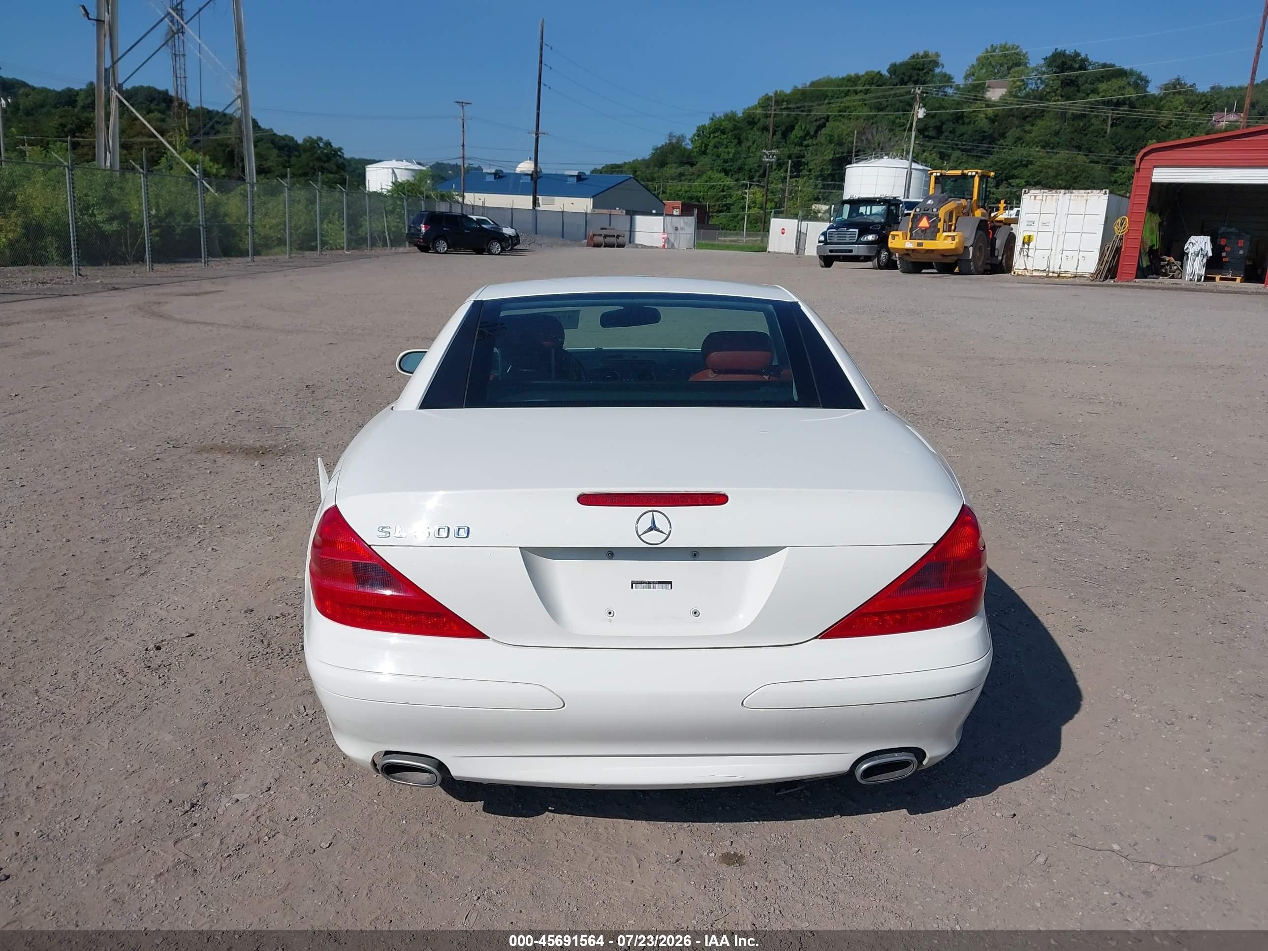 2005 Mercedes-benz Sl 500   White vin: WDBSK75F25F092398