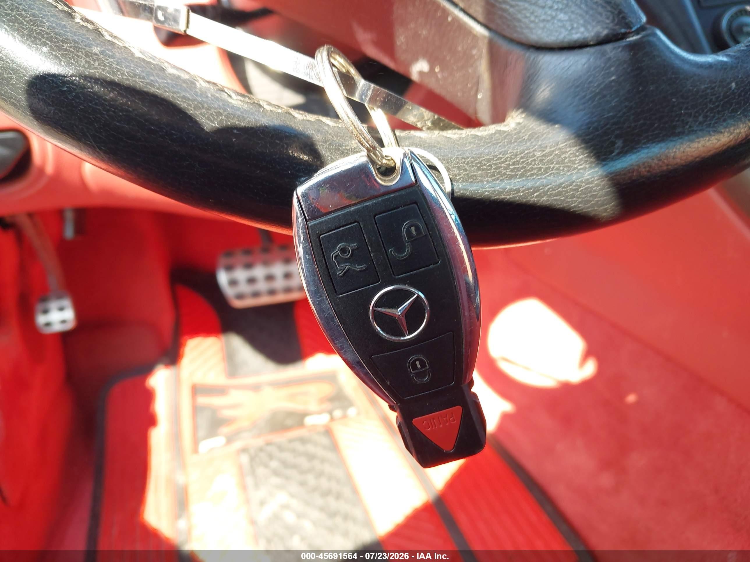 2005 Mercedes-benz Sl 500   White vin: WDBSK75F25F092398